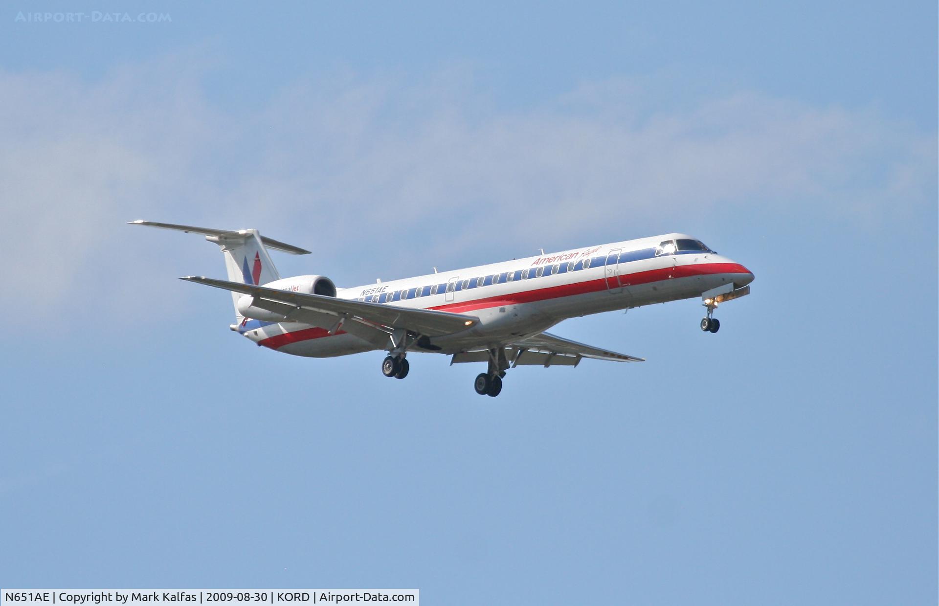 N651AE, 2001 Embraer ERJ-145LR (EMB-145LR) C/N 145422, American Eagle EMB-145LR, N651AE on final RWY 10 KORD