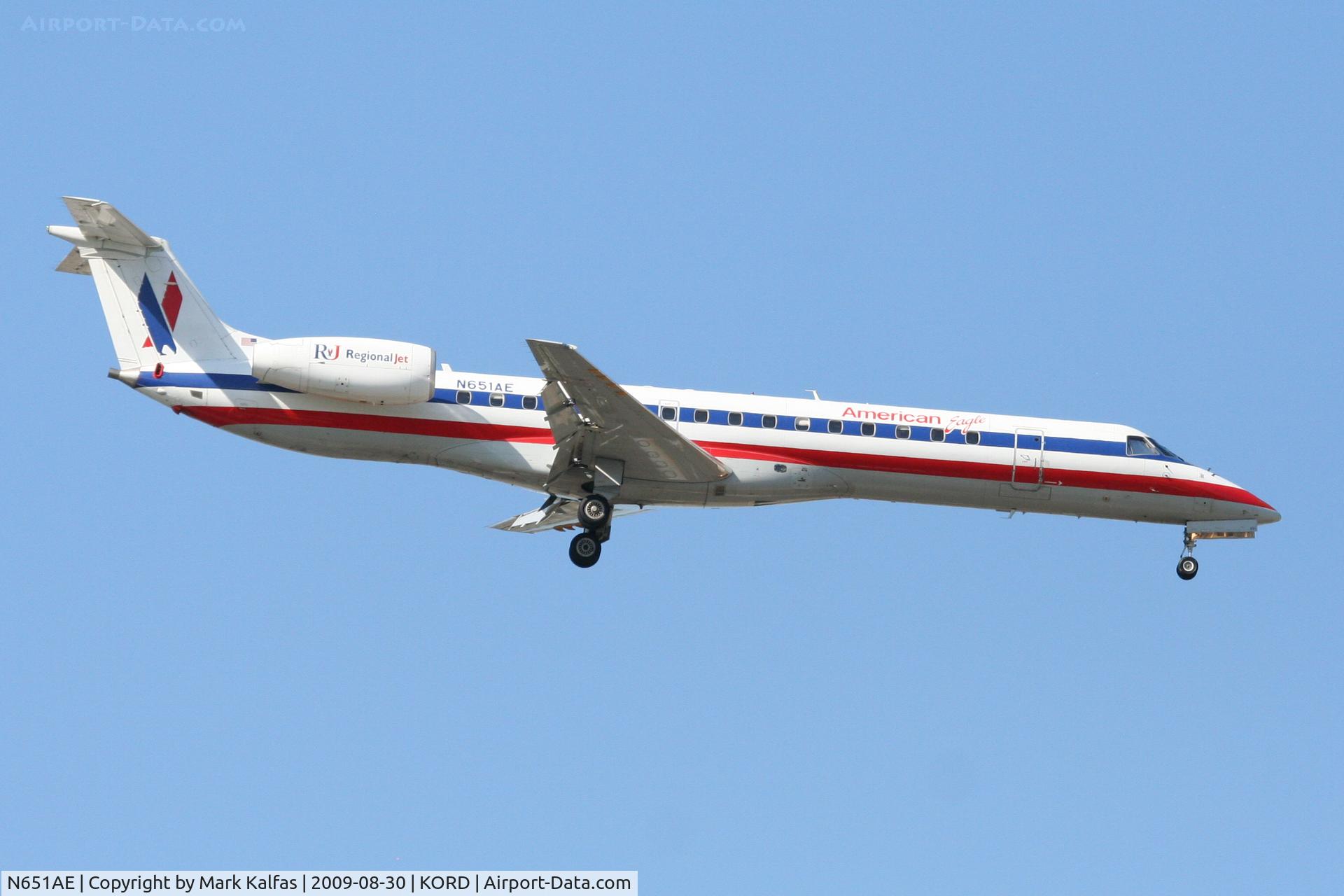 N651AE, 2001 Embraer ERJ-145LR (EMB-145LR) C/N 145422, american Eagle EMB-145LR, N651AE on final RWY 10 KORD