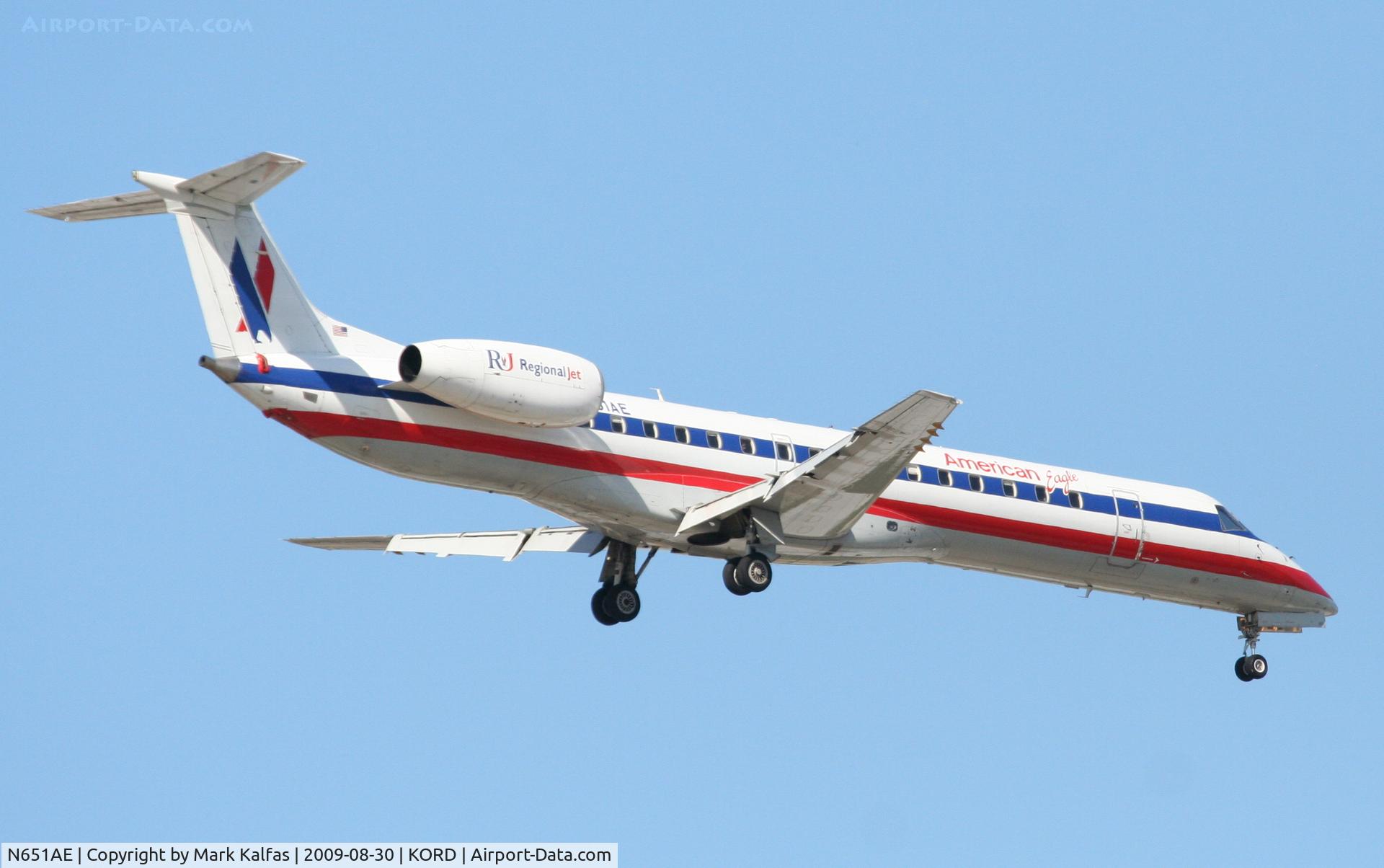 N651AE, 2001 Embraer ERJ-145LR (EMB-145LR) C/N 145422, American Eagle EMB-145LR, N651AE on final RWY 10 KORD