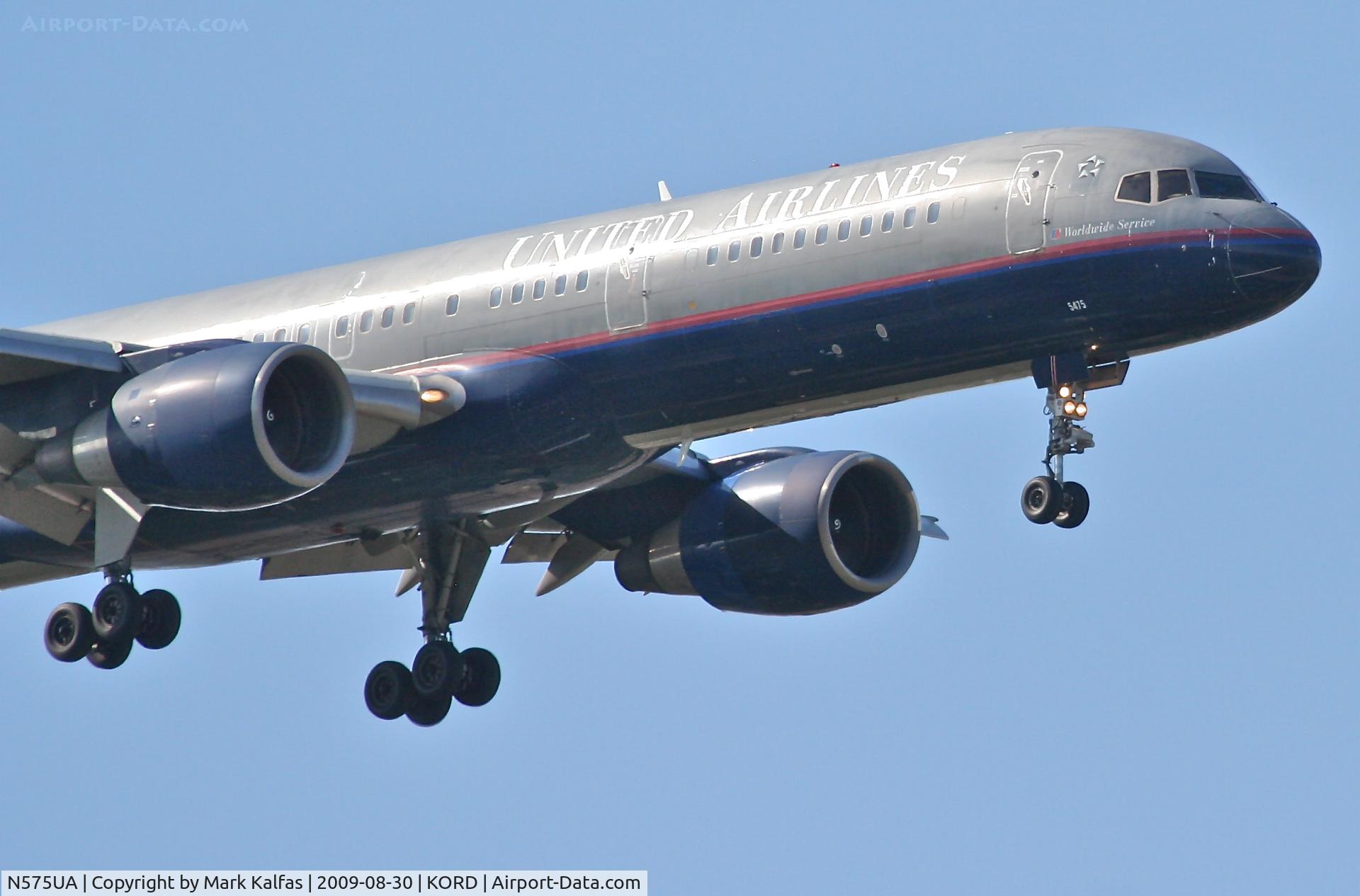 N575UA, 1993 Boeing 757-222 C/N 26689, United Airlines Boeing 757-222, N575UA final RWY 10 KORD