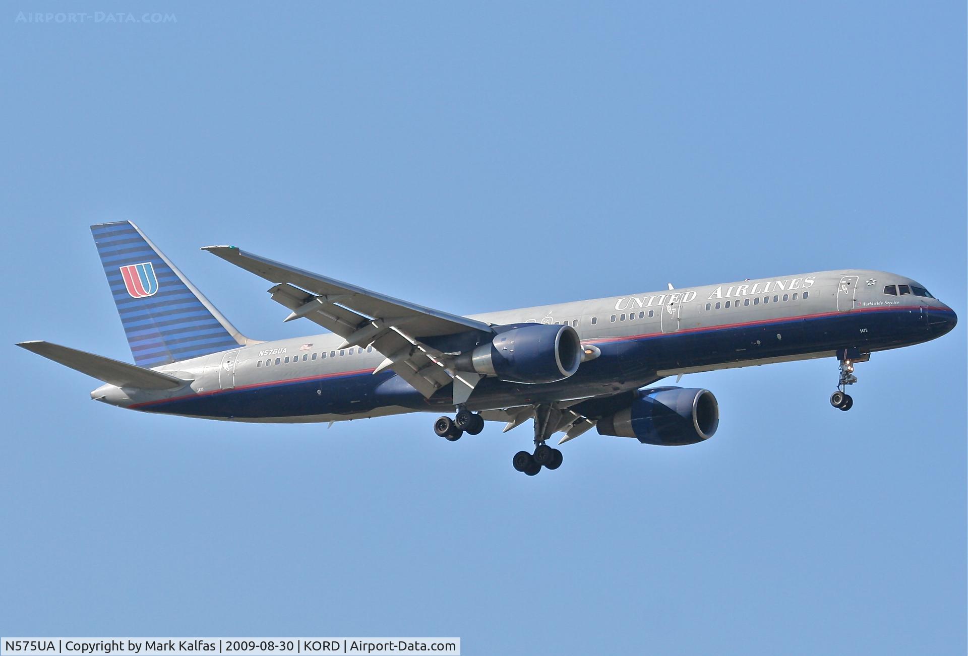 N575UA, 1993 Boeing 757-222 C/N 26689, United Airlines Boeing 757-222, N575UA final RWY 10 KORD