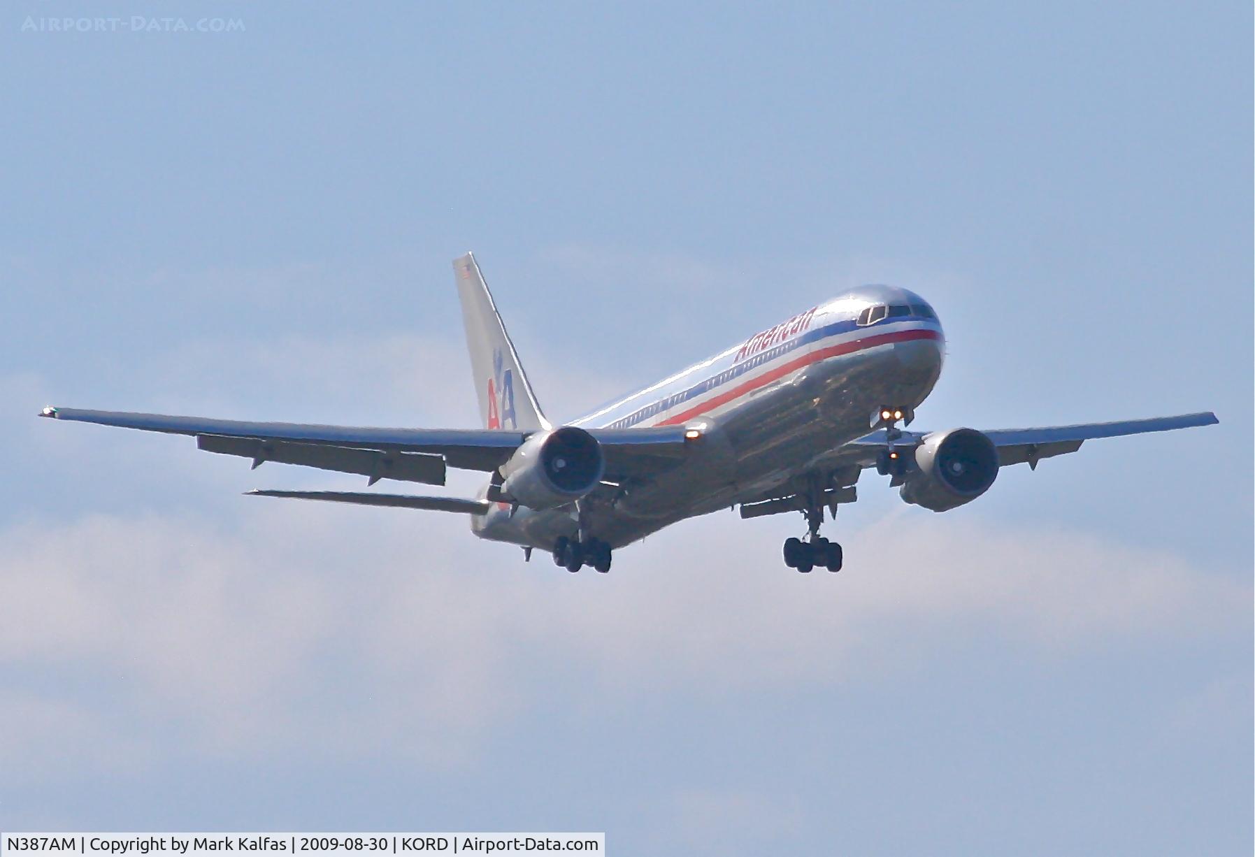 N387AM, 1994 Boeing 767-323 C/N 27184, American Airlines Boeing 767-323, N387AM on final RWY 10 KORD