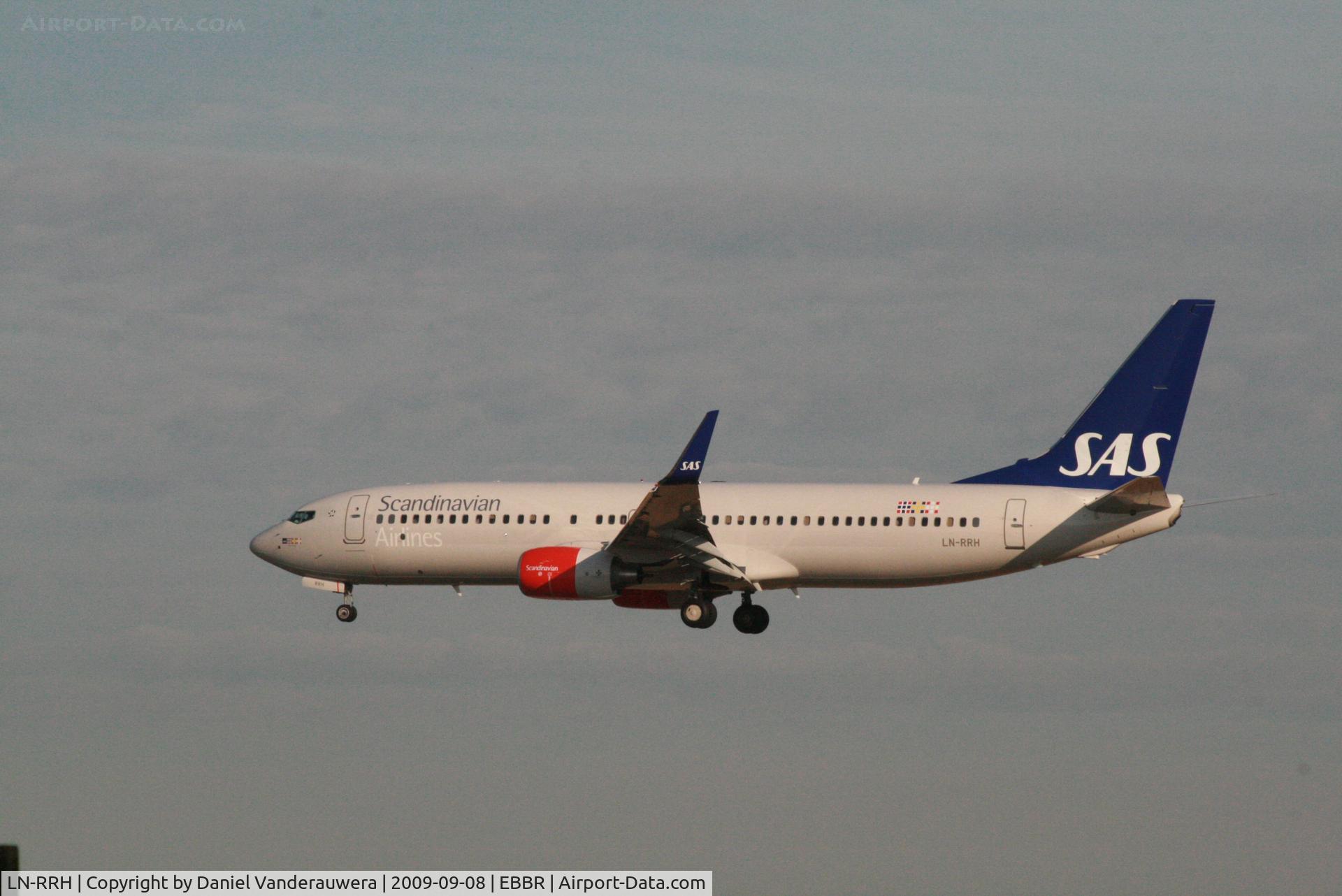 LN-RRH, 2009 Boeing 737-883 C/N 34546, arrival of flight SK589 to rwy 25L