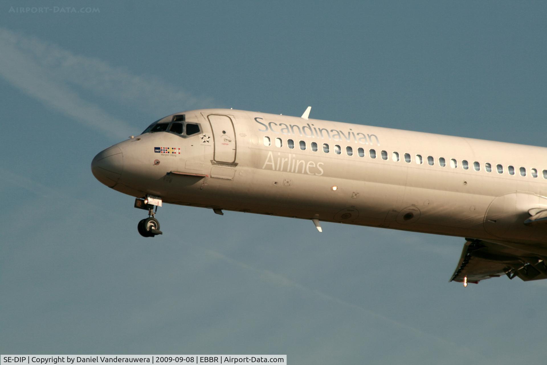 SE-DIP, 1991 McDonnell Douglas MD-87 (DC-9-87) C/N 53010, arrival of MARGRET VIKING (flight SK593) to rwy 25L