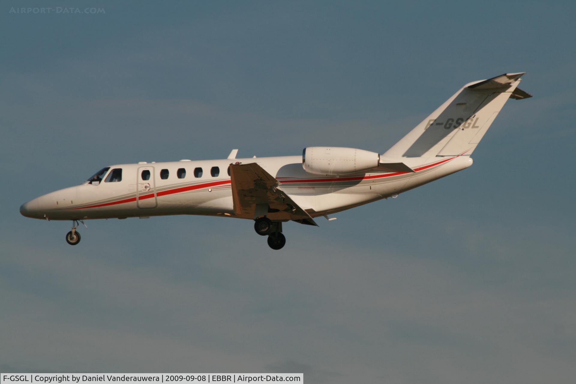 F-GSGL, 2007 Cessna 525B CitationJet CJ3 C/N 525B-0178, descending to rwy 25L