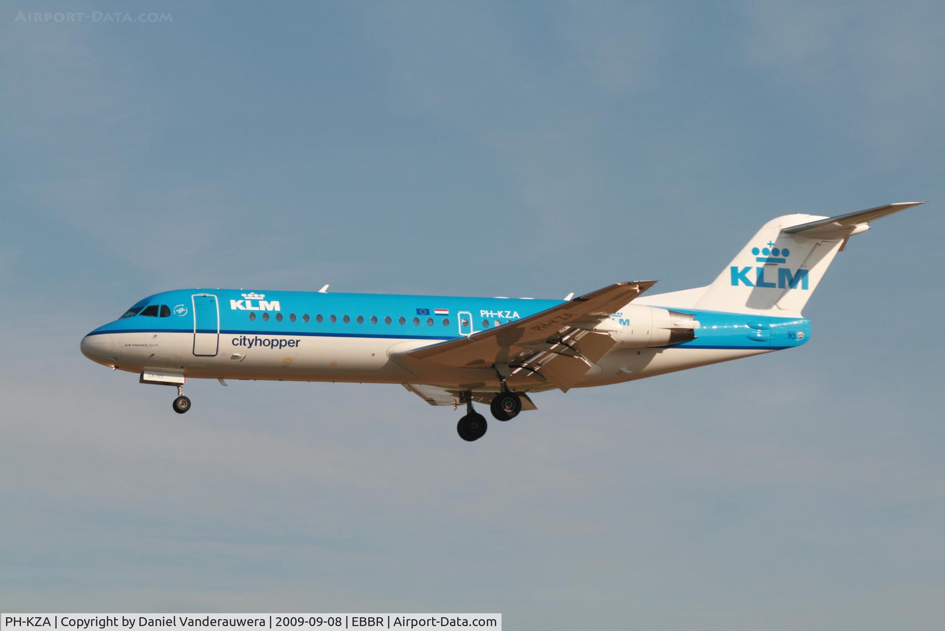 PH-KZA, 1996 Fokker 70 (F-28-070) C/N 11567, arrival of flight KL1723 to rwy 25L