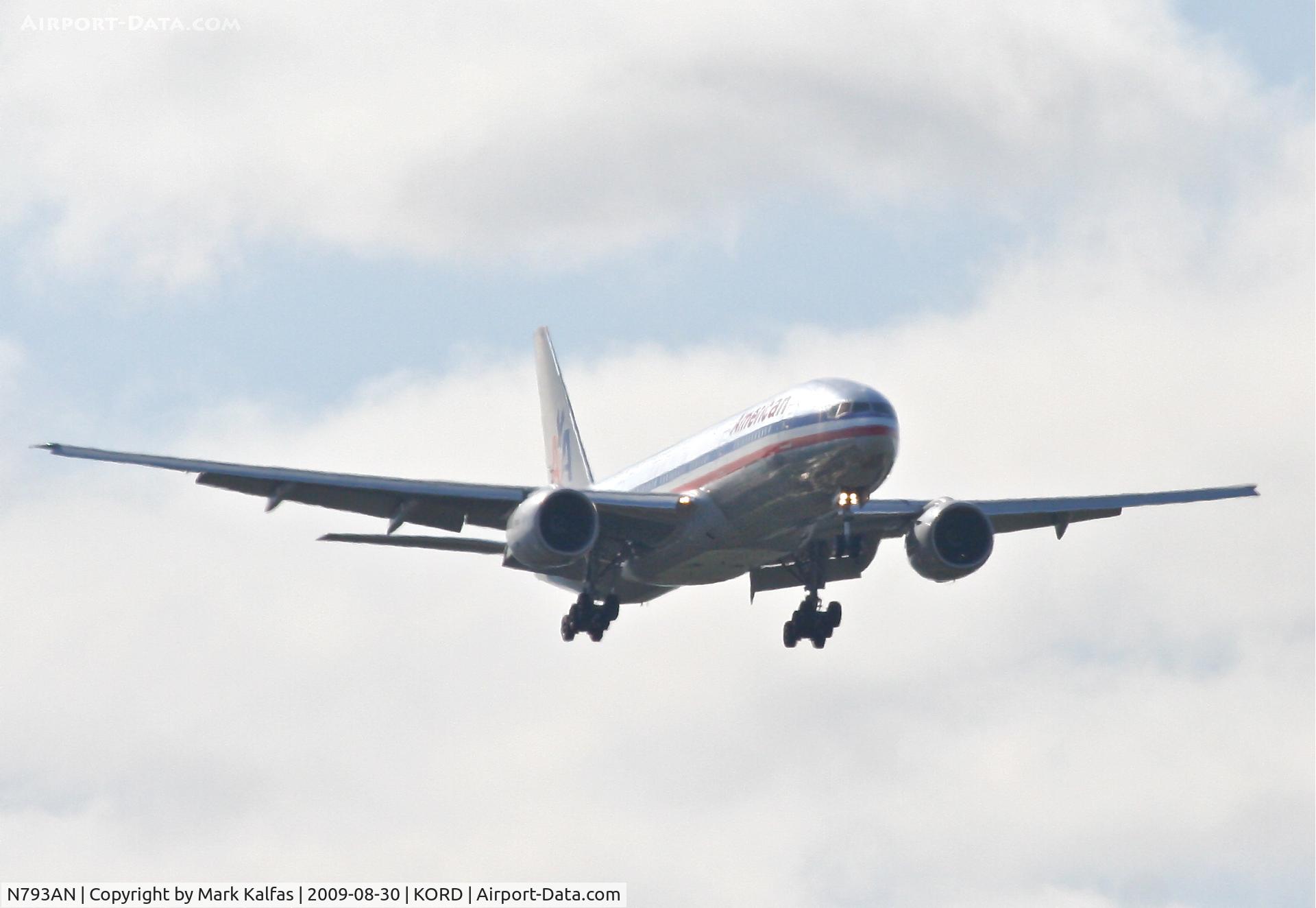 N793AN, 2000 Boeing 777-223 C/N 30255, American Airlines Boeing 777-223, N793AN on final RWY 10 KORD