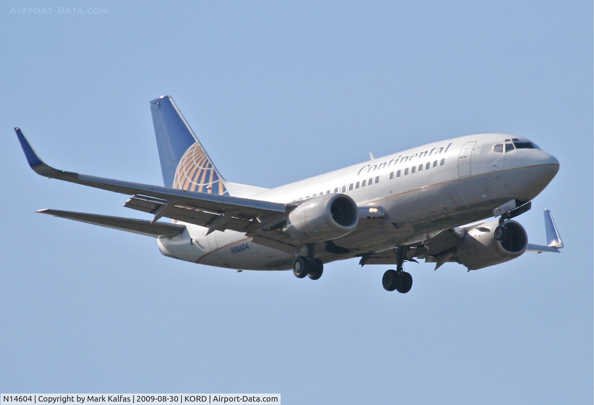 N14604, 1994 Boeing 737-524 C/N 27317, Continental Airlines Boeing 737-524, N14604 on approach RWY 10 KORD