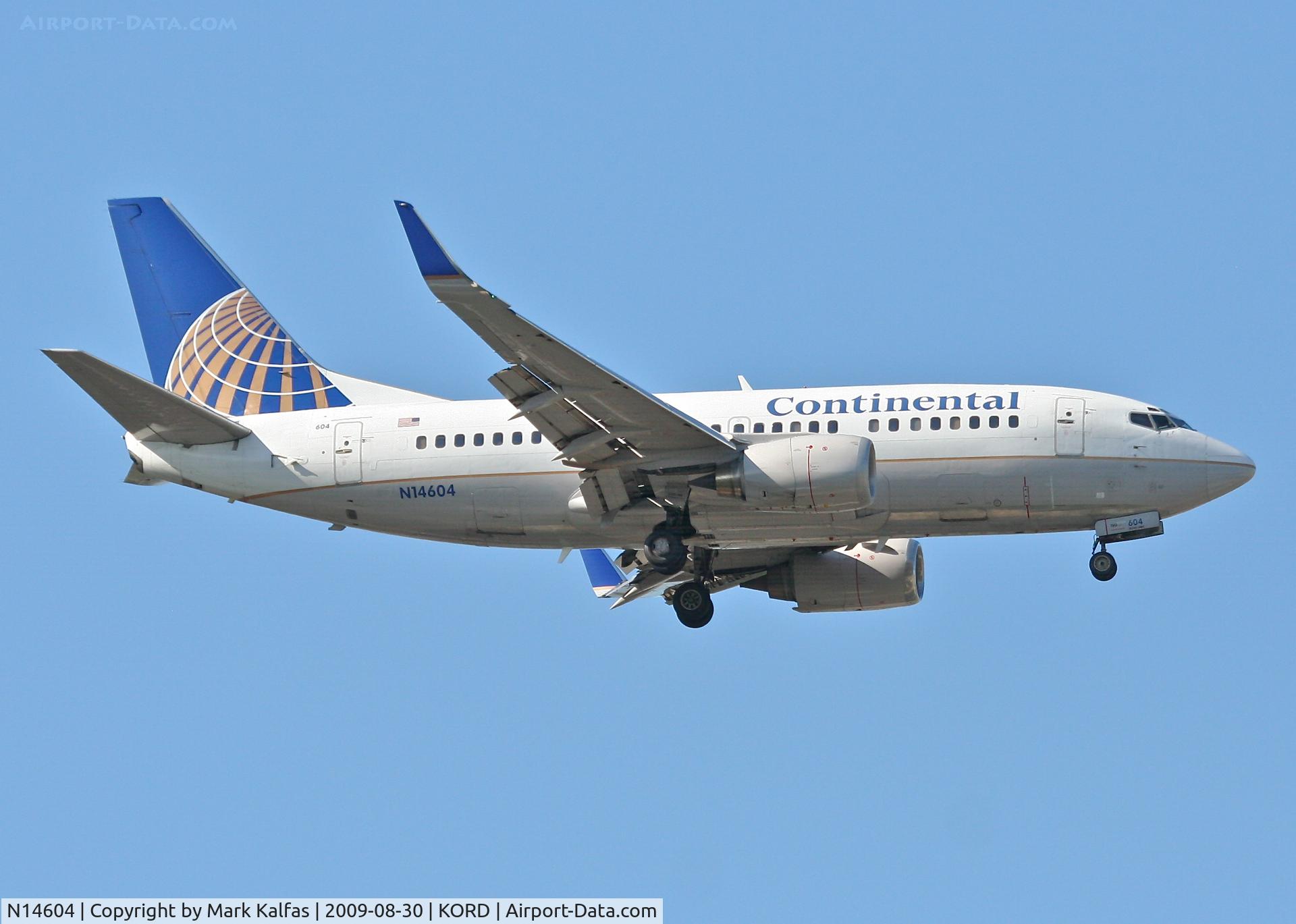 N14604, 1994 Boeing 737-524 C/N 27317, Continental Airlines Boeing 737-524, N14604 on approach RWY 10 KORD