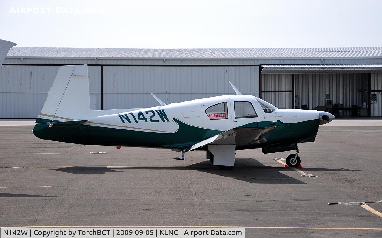 N142W, 1962 Mooney M20C Ranger C/N 2219, Mooney M20C on the GA ramp at Warbirds on Parade 2009.