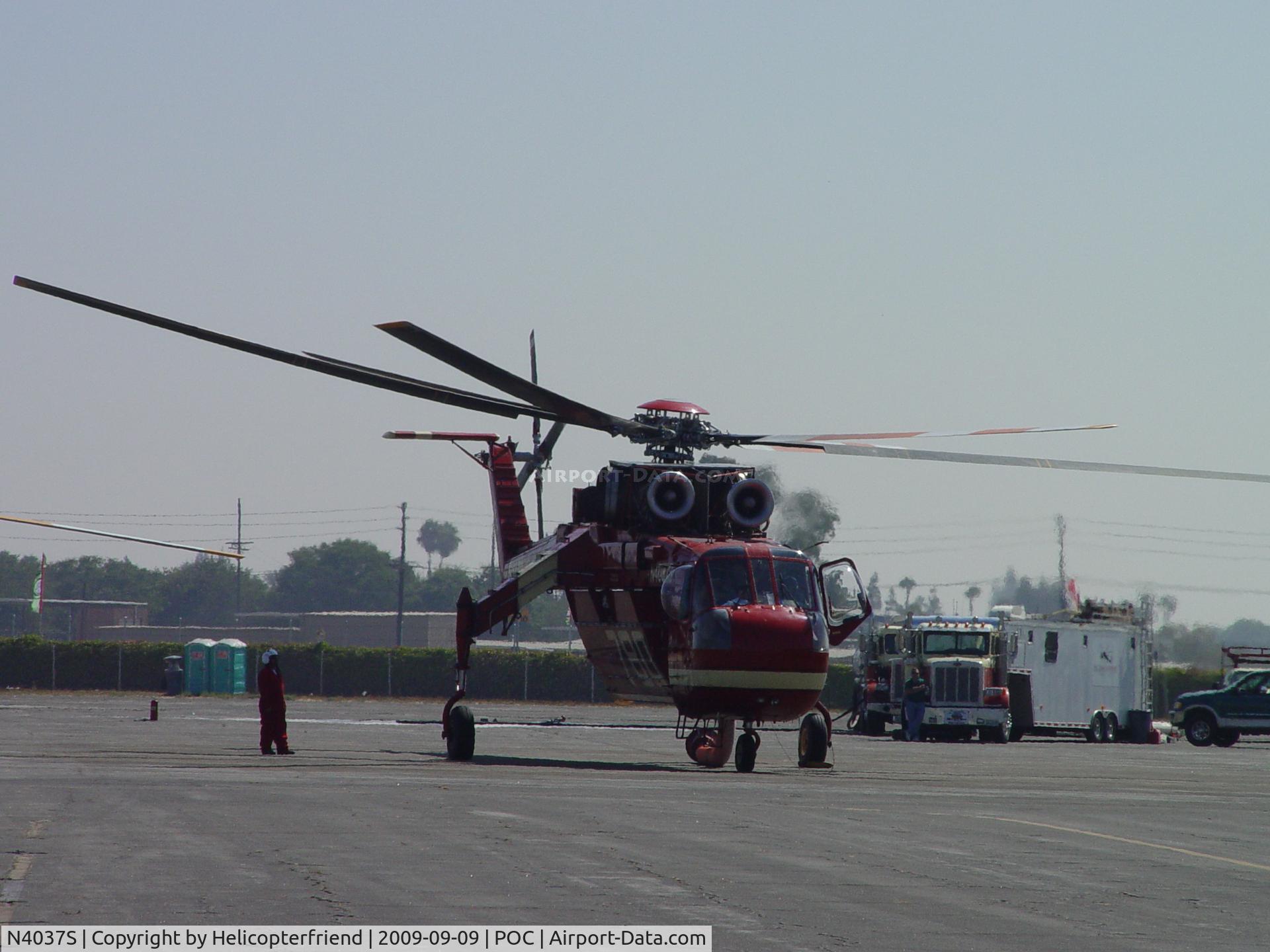 N4037S, 1975 Sikorsky S-64E C/N 64101, Firing up to go back to work at the Station Fire