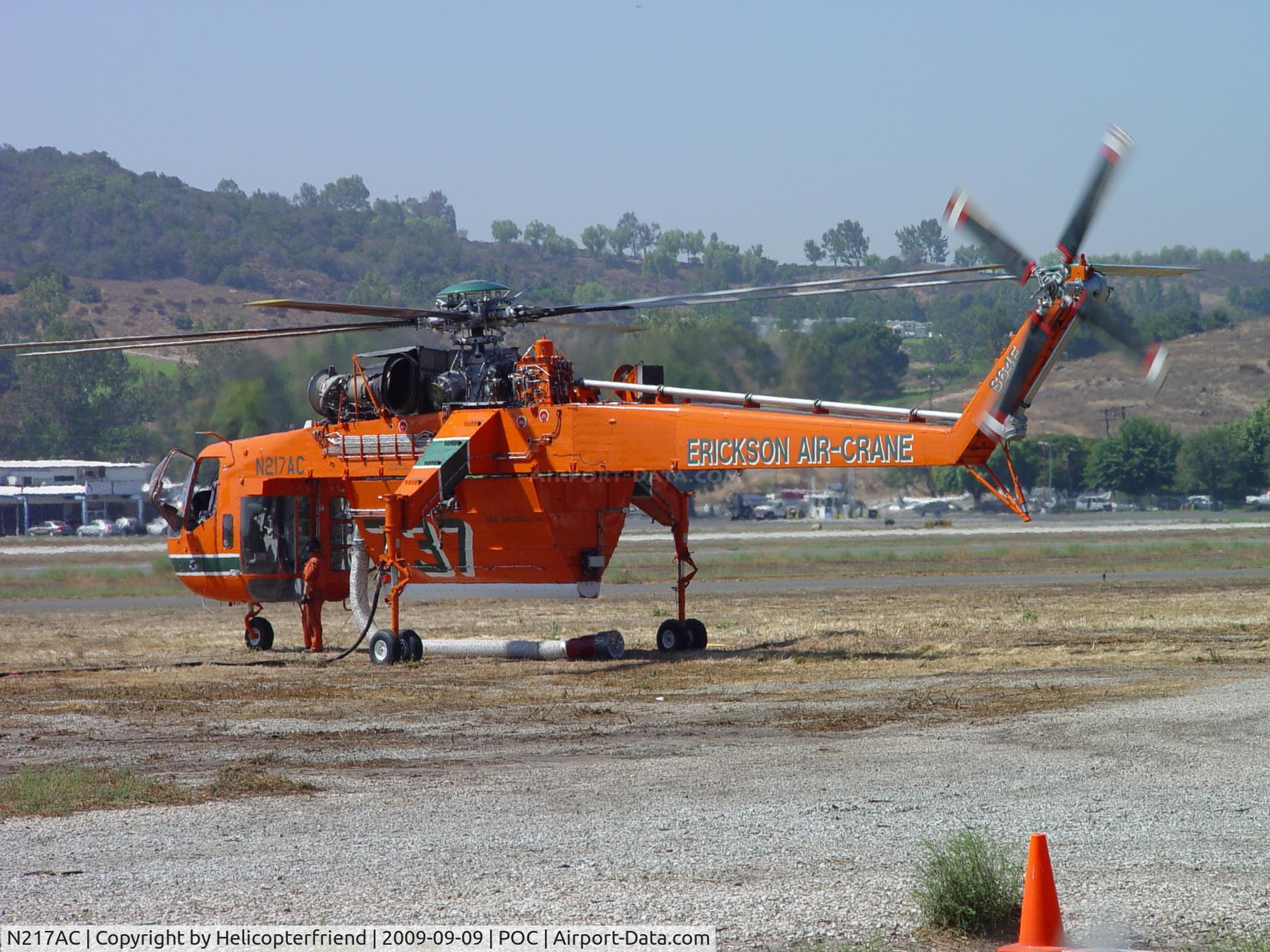 N217AC, 1968 Sikorsky CH-54A Tarhe C/N 64064, Fueling hot