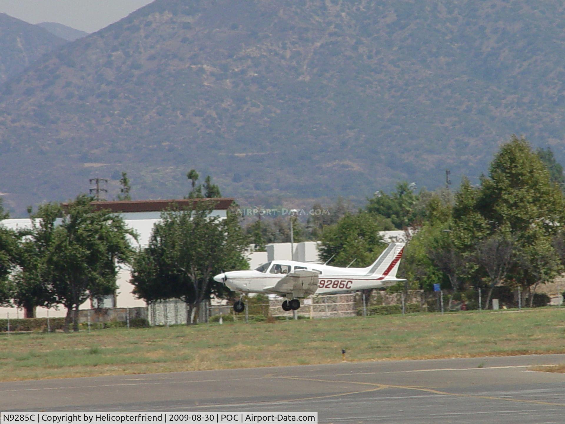 N9285C, 1978 Piper PA-28-181 C/N 28-7890396, Landing on 26L