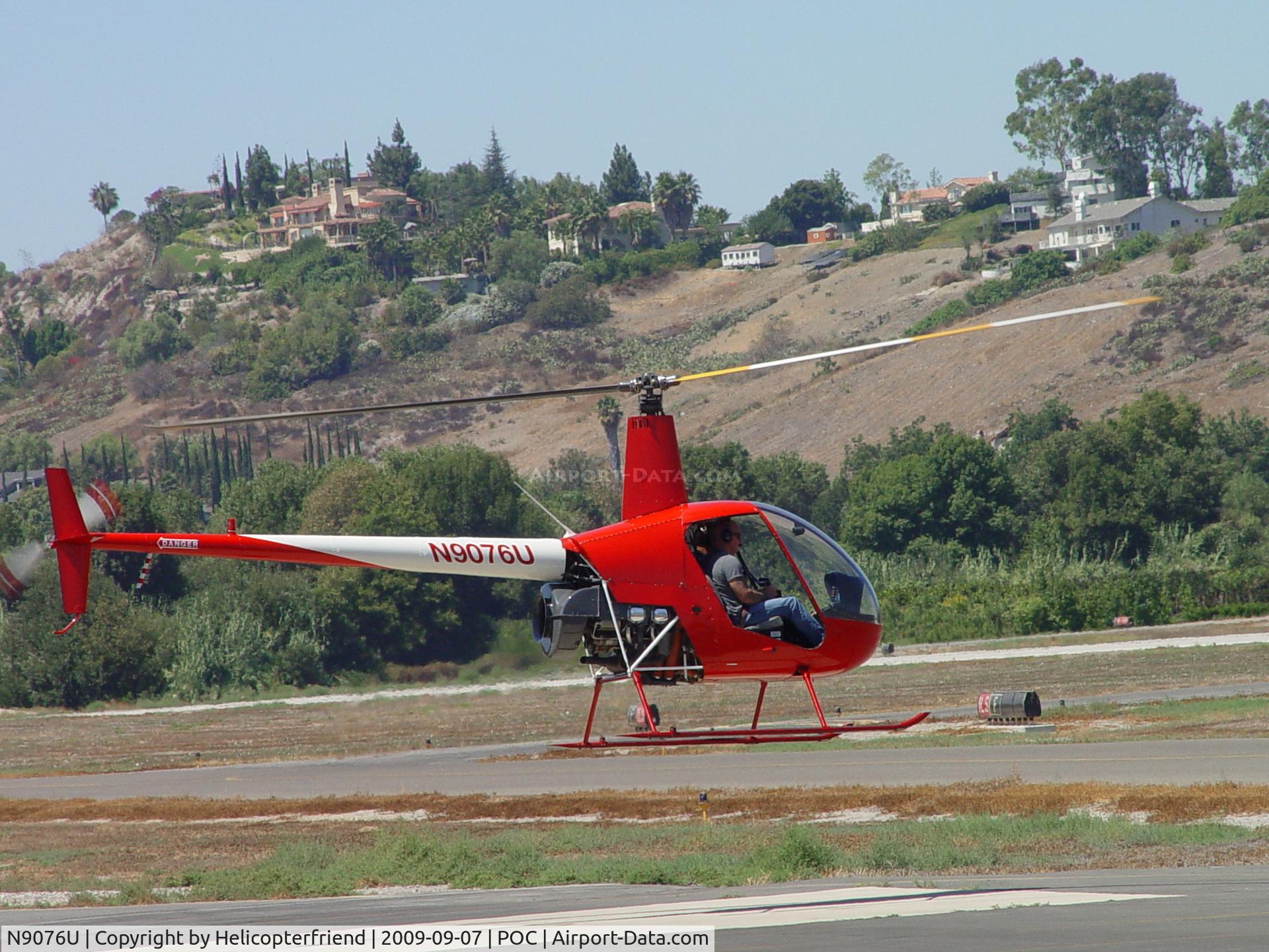 N9076U, 1982 Robinson R22 C/N 0261, Lifting off