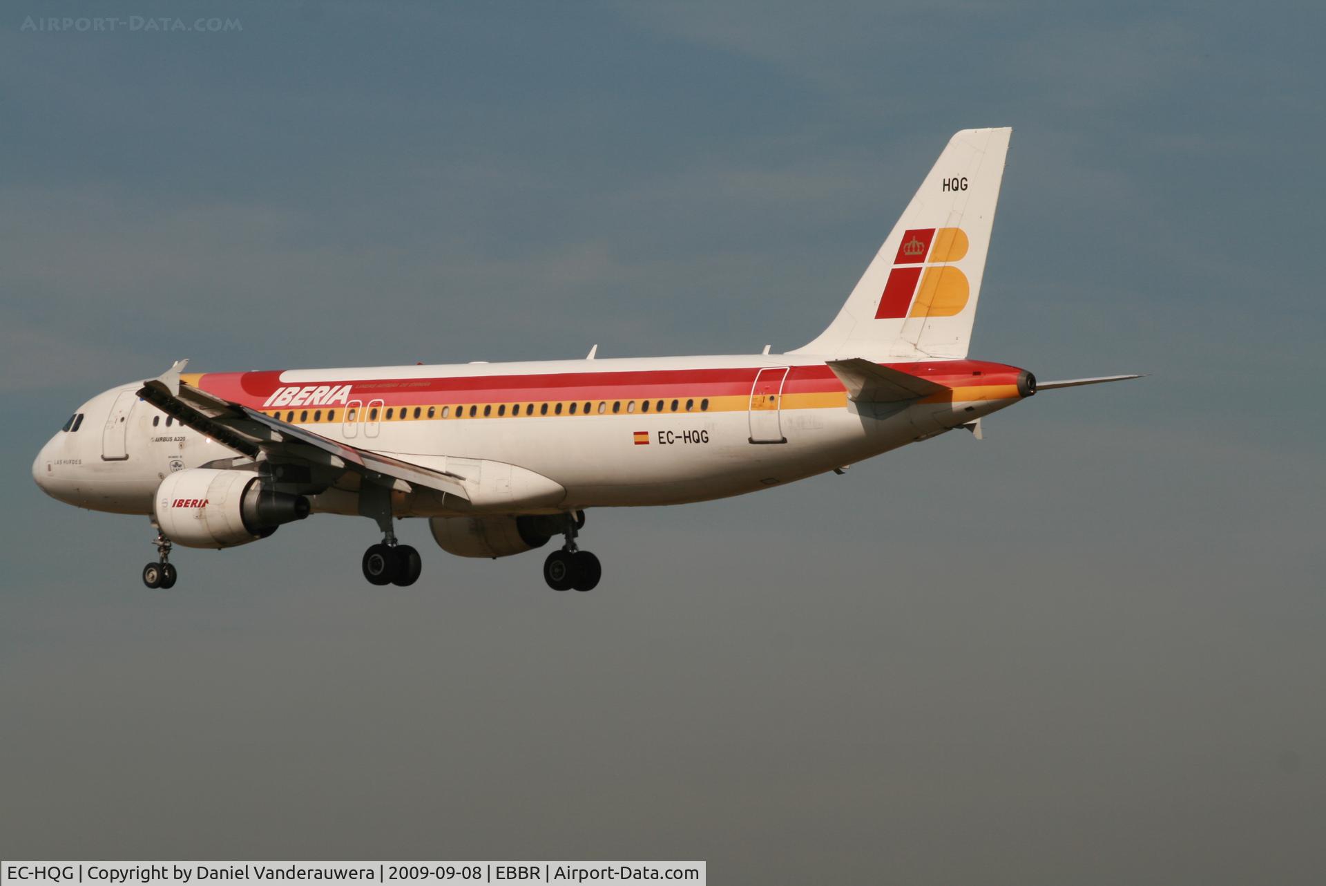 EC-HQG, 2000 Airbus A320-214 C/N 1379, flight IB3206 is descending to rwy 25L