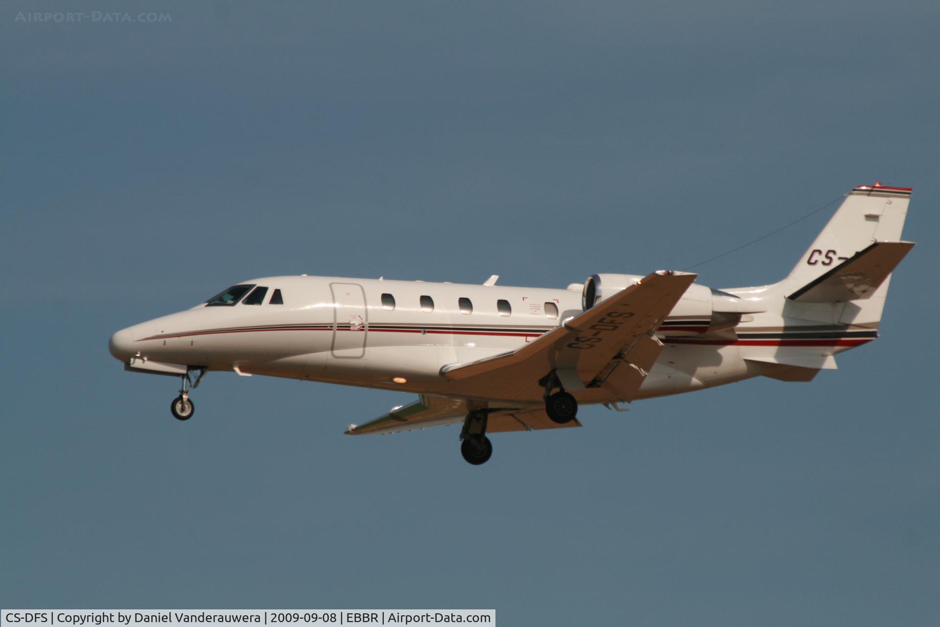 CS-DFS, 2004 Cessna 560XL Citation Excel C/N 560-5372, descending to rwy 25L