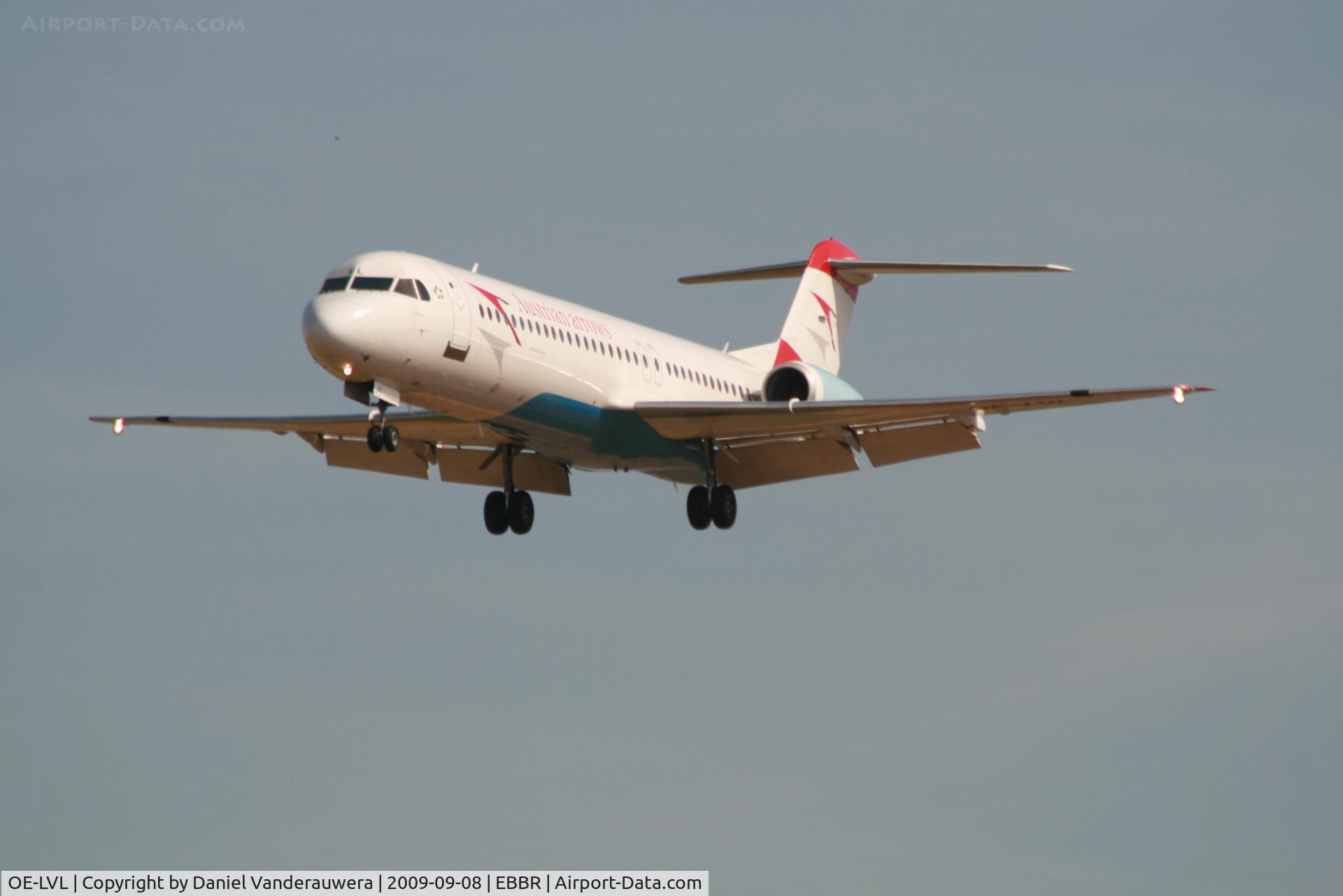 OE-LVL, 1992 Fokker 100 (F-28-0100) C/N 11404, arrival of flight OS367 to rwy 25L