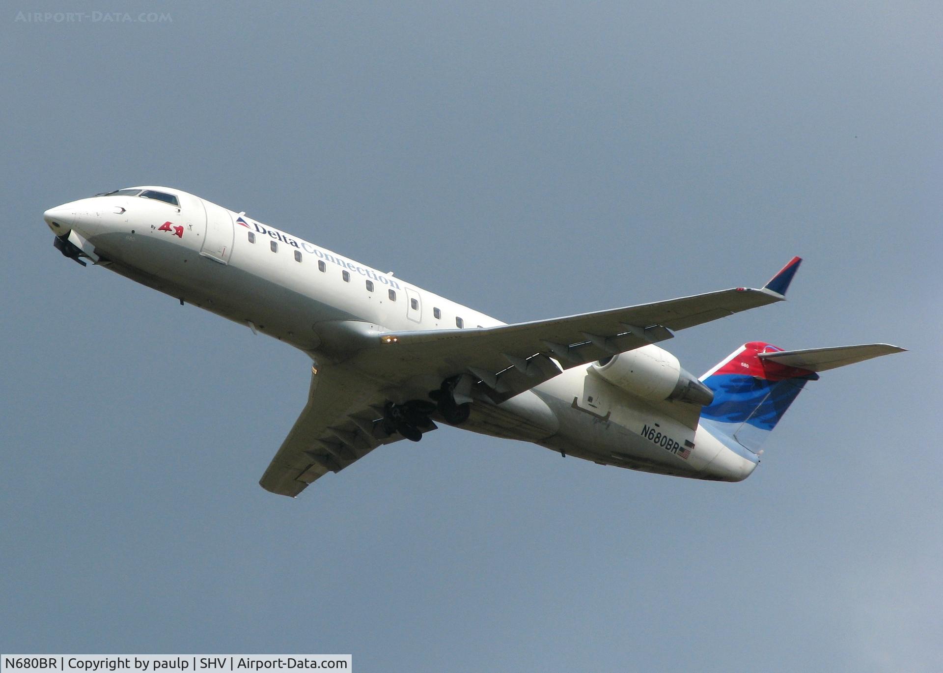 N680BR, 2002 Bombardier CRJ-200ER (CL-600-2B19) C/N 7679, Off of 23 at Shreveport Regional.