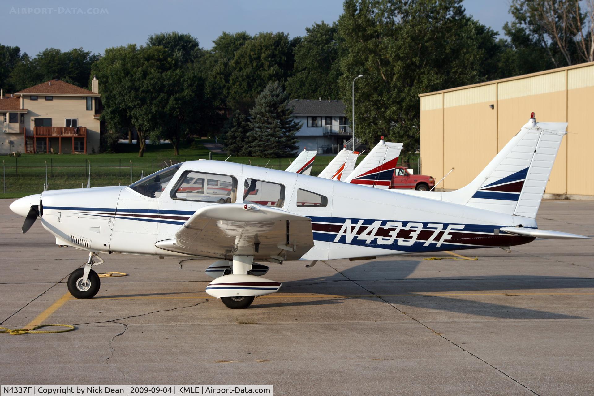 N4337F, 1976 Piper PA-28-181 C/N 28-7790016, KMLE