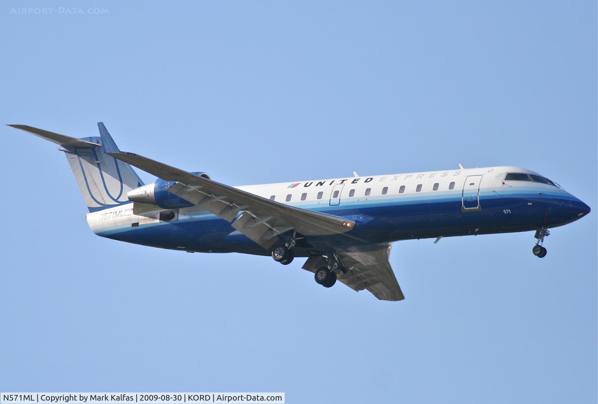 N571ML, 1997 Canadair CRJ-200ER (CL-600-2B19) C/N 7209, United Express/Mesa Airlines Canadair CL-600-2B19, N571ML RWY 10 approach KORD