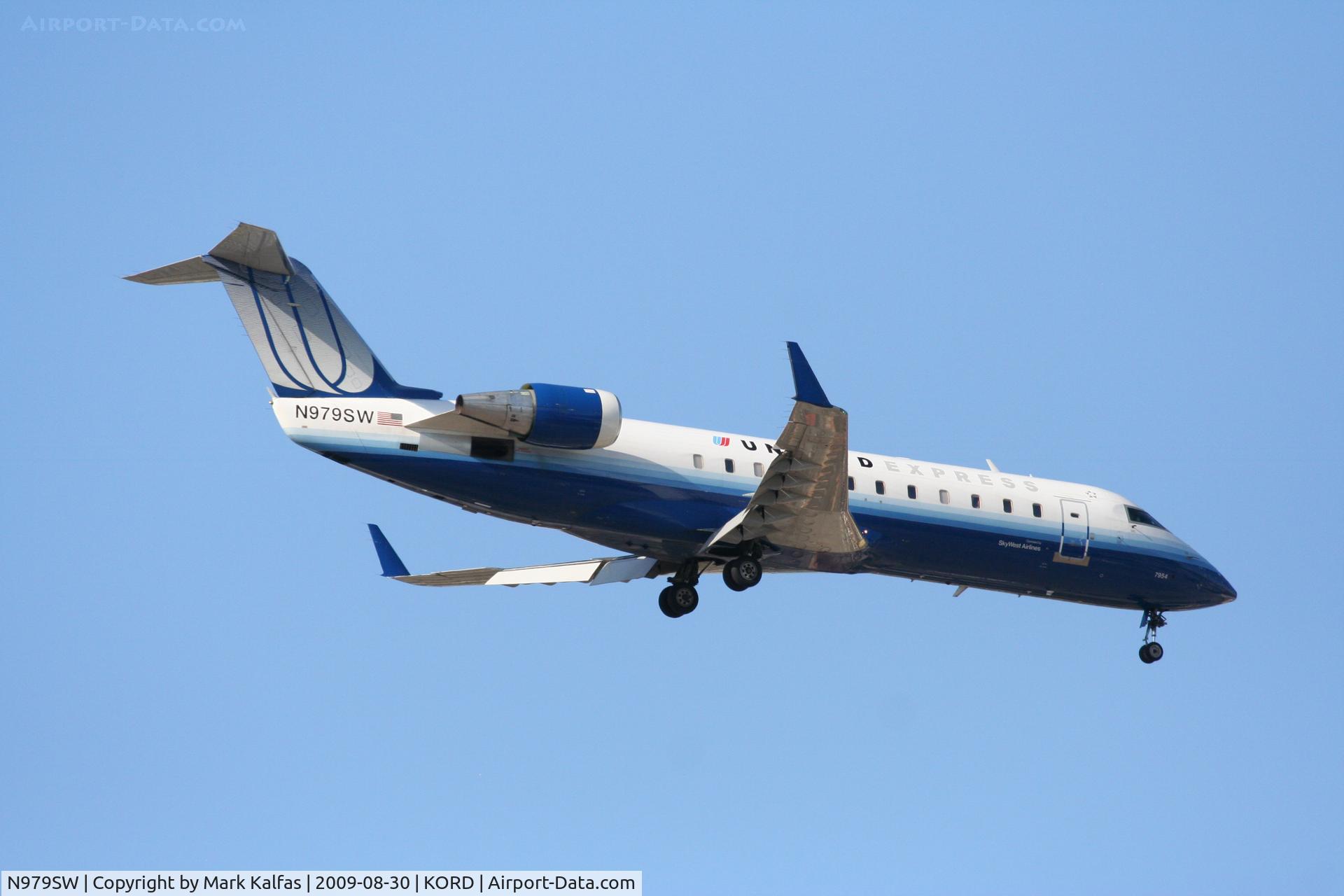 N979SW, 2004 Bombardier CRJ-200ER (CL-600-2B19) C/N 7954, Sky West/ United Express Bombardier 600-2B19, N979SW on final RWY 10 KORD