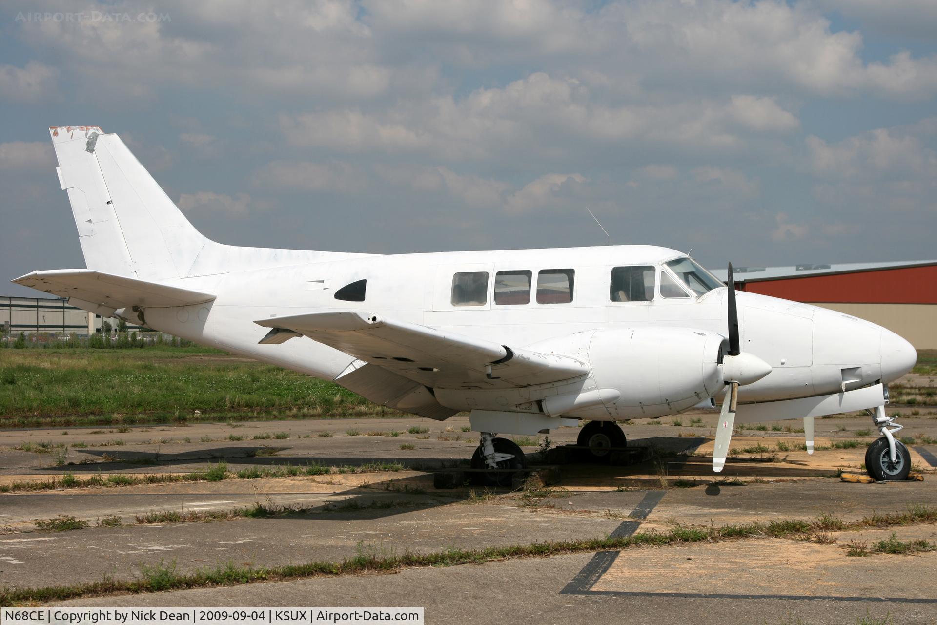N68CE, 1963 Beech 65-80 C/N LD-122, KSUX