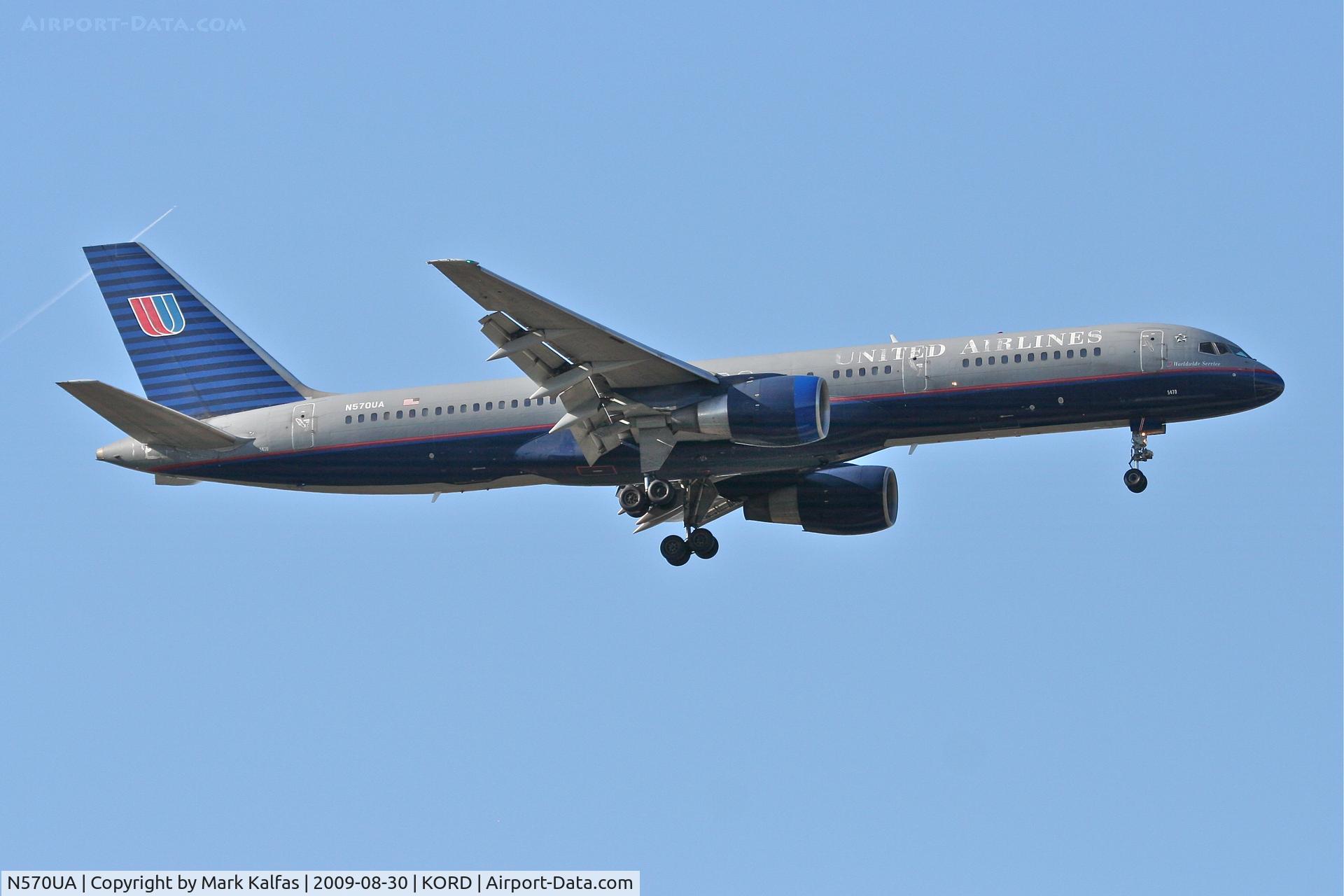 N570UA, 1992 Boeing 757-200(F) C/N 26678, United Airlines Boeing 757-222, N570UA final RWY 10 KORD