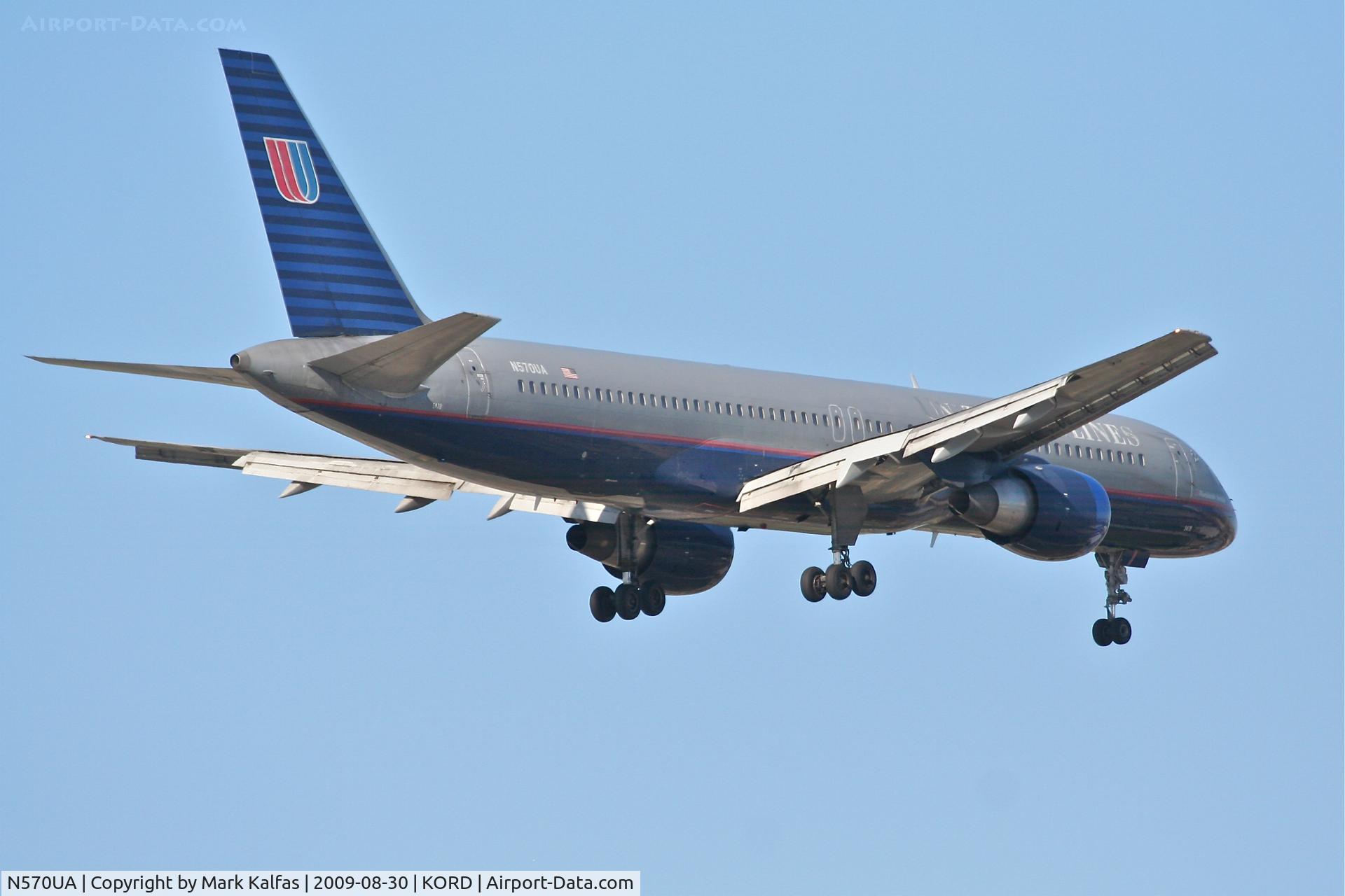 N570UA, 1992 Boeing 757-200(F) C/N 26678, United Airlines Boeing 757-222, N570UA final RWY 10 KORD