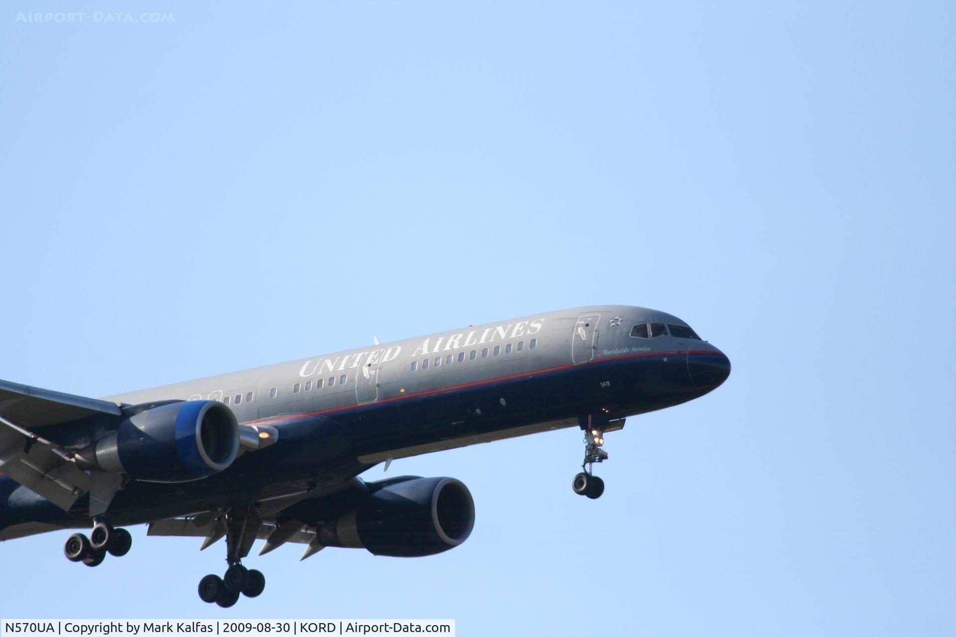 N570UA, 1992 Boeing 757-200(F) C/N 26678, United Airlines Boeing 757-222, N570UA final RWY 10 KORD