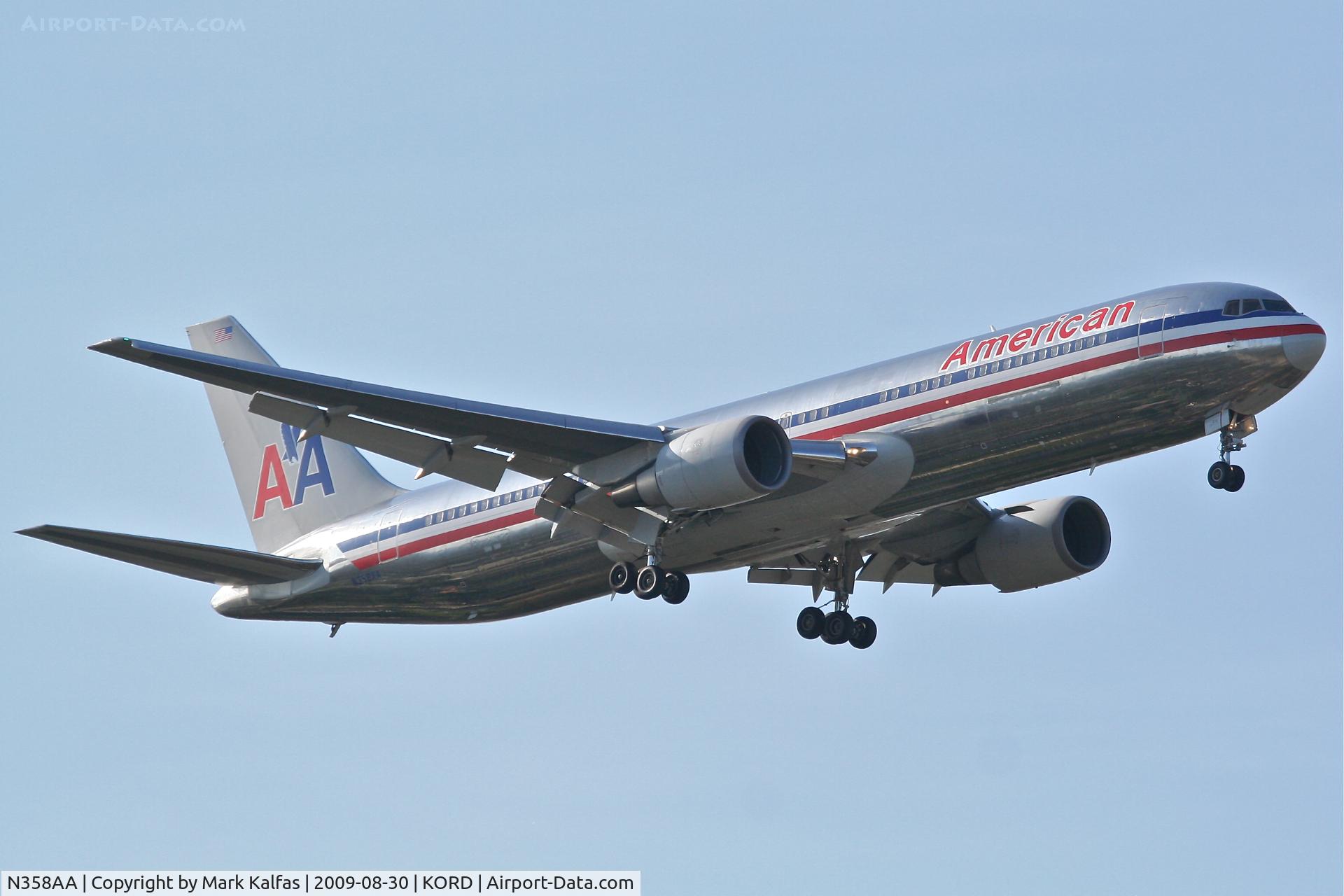 N358AA, 1988 Boeing 767-323 C/N 24039, American Airlines Boeing 767-323, N358AA on final RWY 10 KORD
