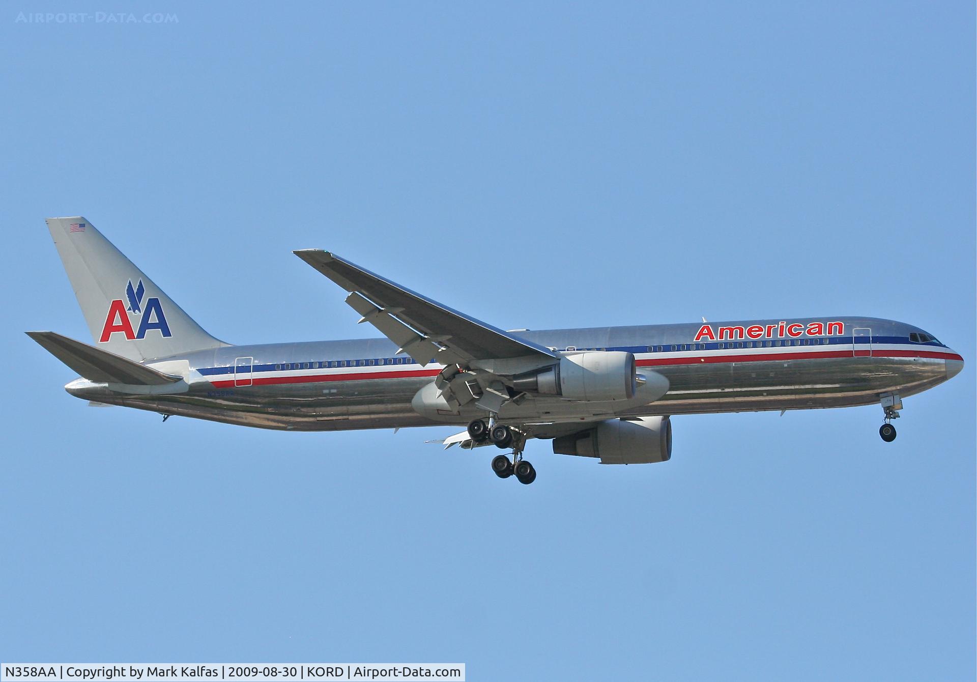 N358AA, 1988 Boeing 767-323 C/N 24039, American Airlines Boeing 767-323, N358AA on final RWY 10 KORD