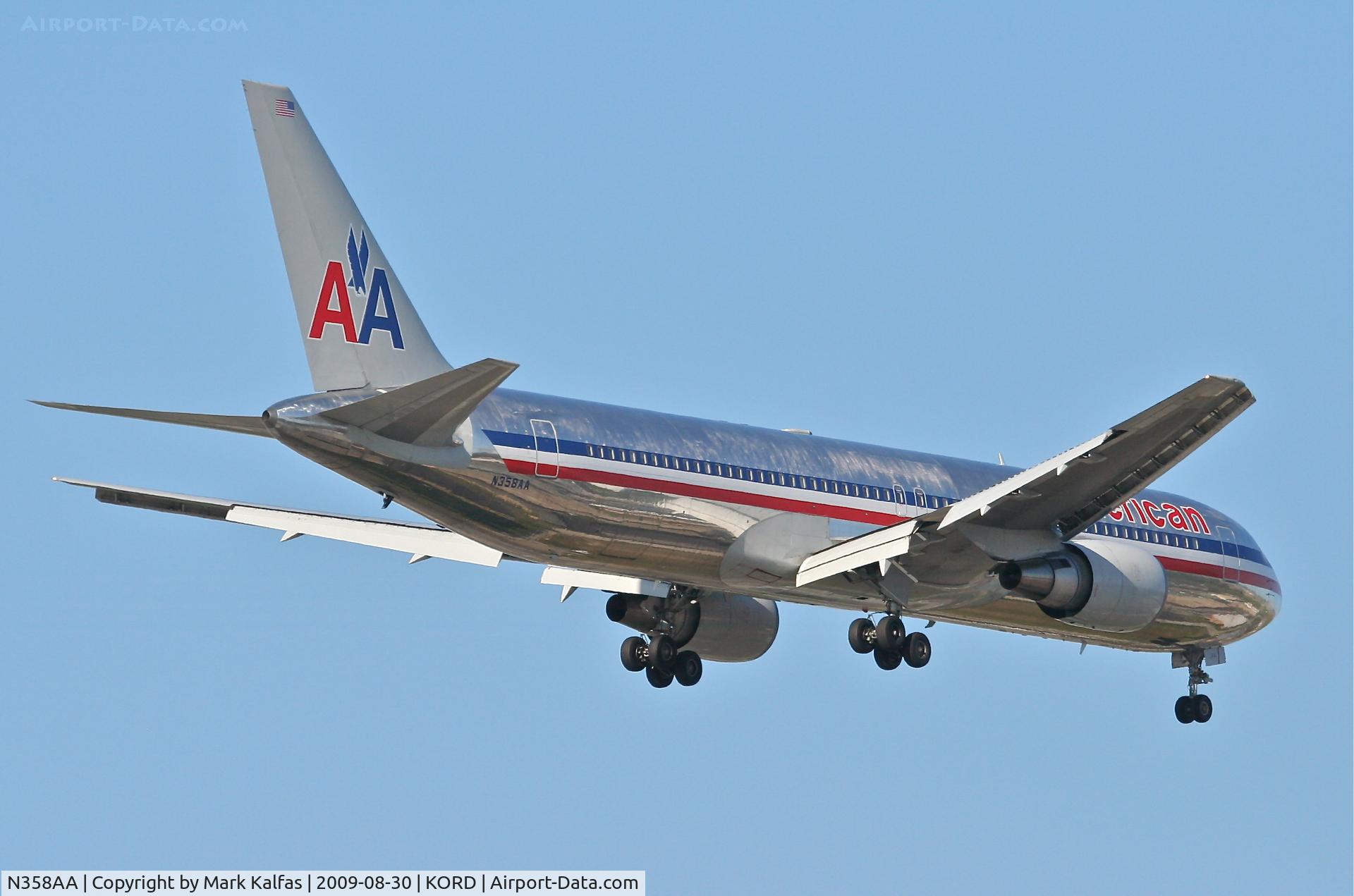 N358AA, 1988 Boeing 767-323 C/N 24039, American Airlines Boeing 767-323, N358AA on final RWY 10 KORD