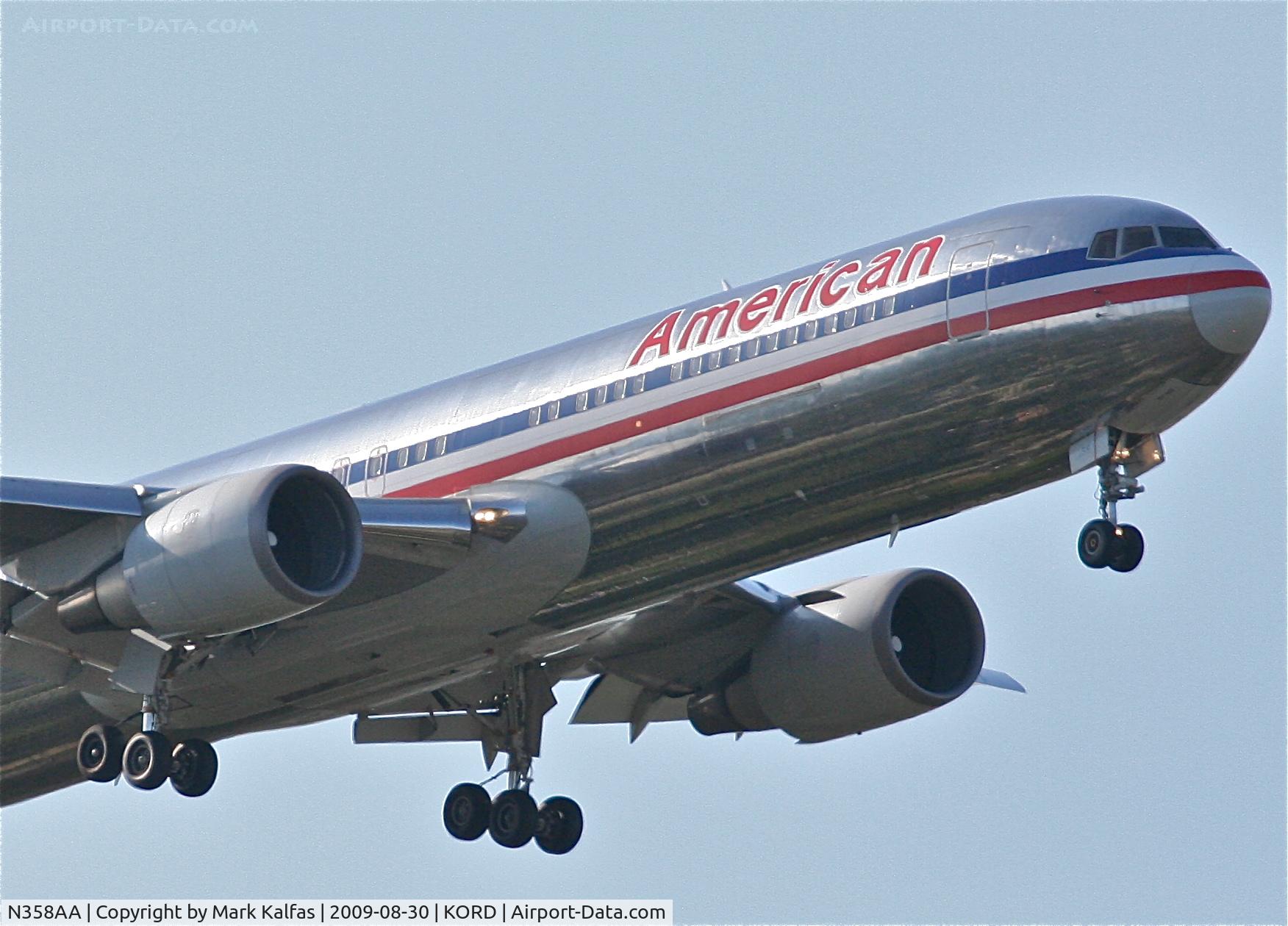 N358AA, 1988 Boeing 767-323 C/N 24039, American Airlines Boeing 767-323, N358AA on final RWY 10 KORD