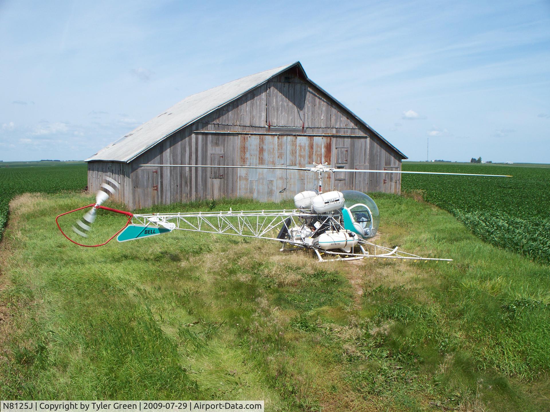 N8125J, 1970 Bell 47G-5 C/N 25004, Spraying Headline with Isolair System under Green Aviation, L.L.C Hudson, IA