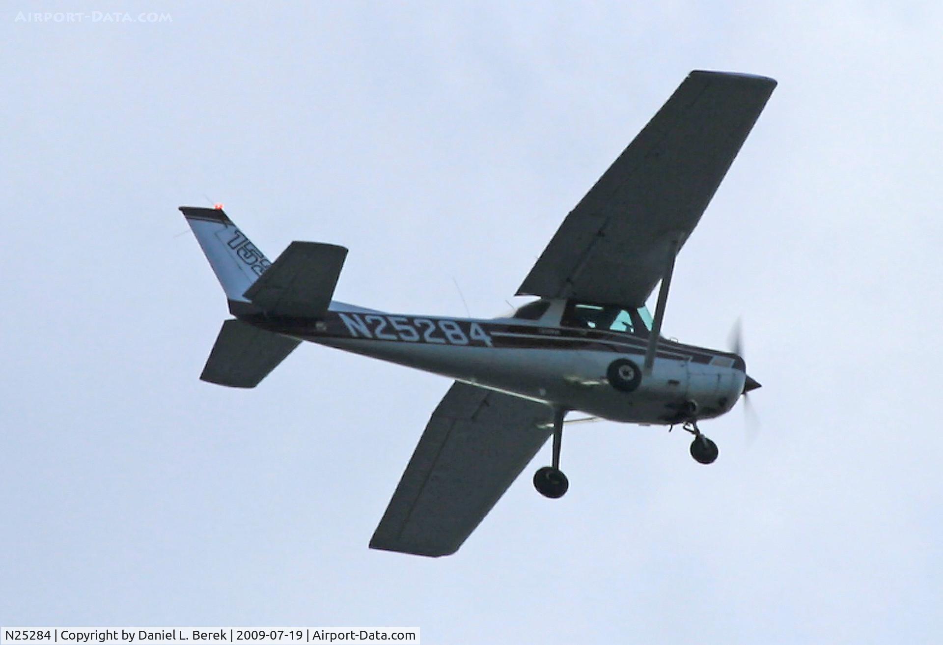 N25284, 1977 Cessna 152 C/N 15280572, Cruising over the Hudson river over New York City on a summer evening