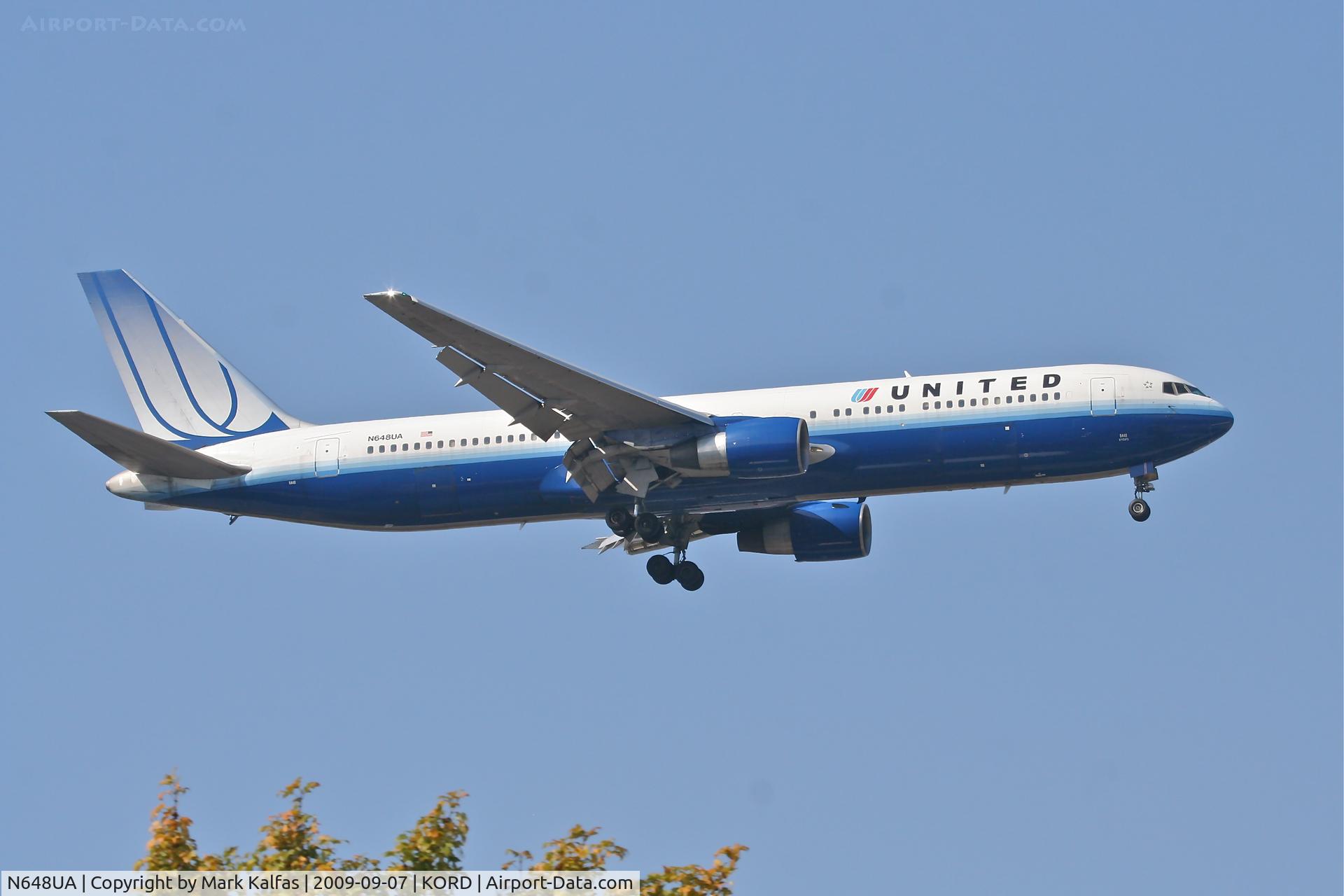 N648UA, 1992 Boeing 767-322ER C/N 25285, United Airlines Boeing 767-322, N648UA RWY 10 approach KORD