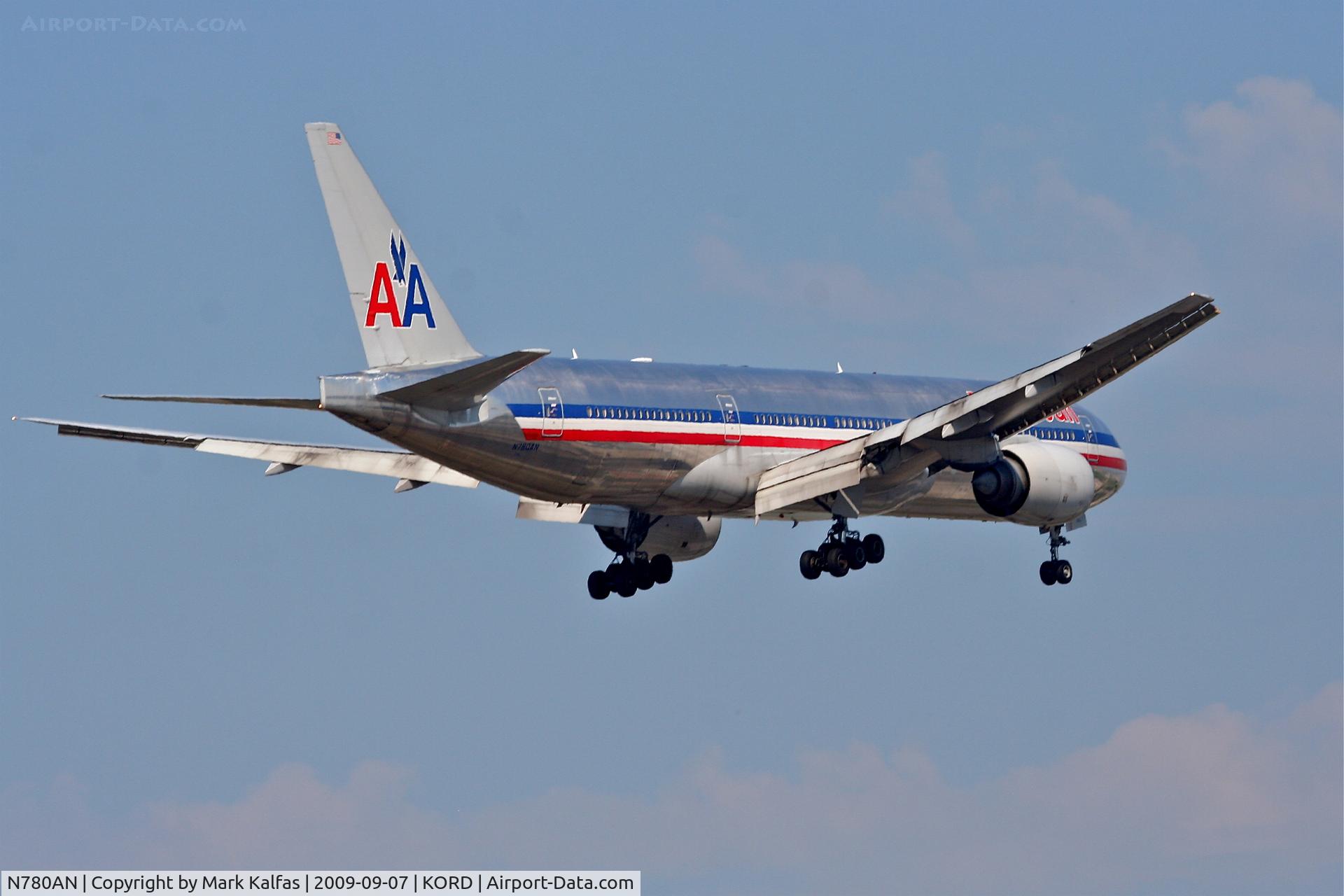 N780AN, 1999 Boeing 777-223 C/N 29956, American Airlines Boeing 777-223. N780AN RWY 10 approach KORD