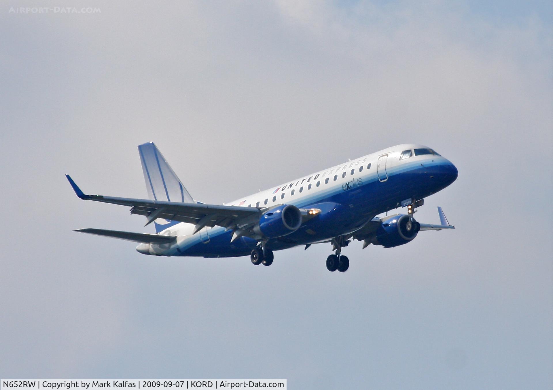 N652RW, 2005 Embraer 170SE (ERJ-170-100SE) C/N 17000075, United Express/Shuttle America Embraer ERJ-170-100SE, N652RW RWY 10 approach KORD