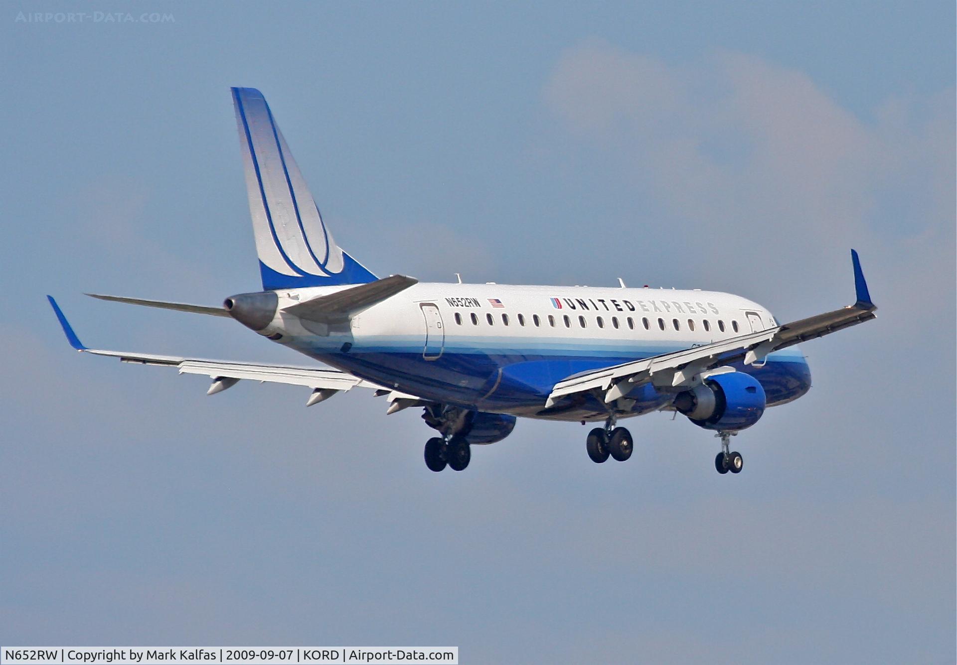 N652RW, 2005 Embraer 170SE (ERJ-170-100SE) C/N 17000075, United Express/Shuttle America Embraer ERJ-170-100SE, N652RW RWY 10 approach KORD
