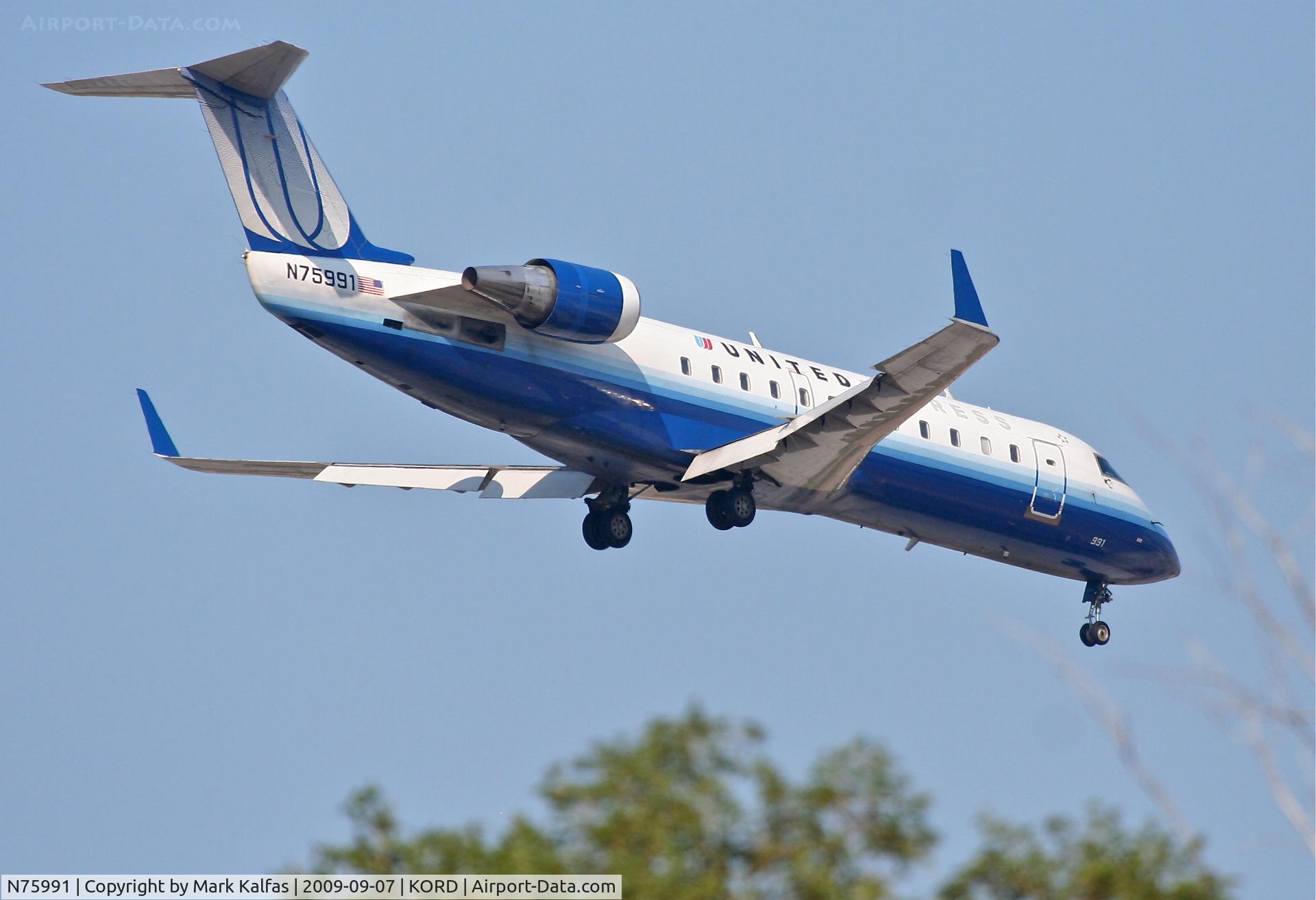 N75991, 2000 Bombardier CRJ-200ER (CL-600-2B19) C/N 7422, Mesa Airlines/United Express CL-600-2B19, N75991 RWY 10 approach KORD