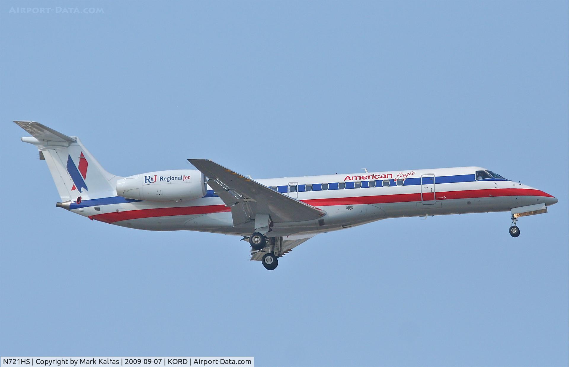 N721HS, 2000 Embraer ERJ-135LR (EMB-135LR) C/N 145283, American Eagle Embraer EMB-135LR, N721HS RWY 10 approach KORD