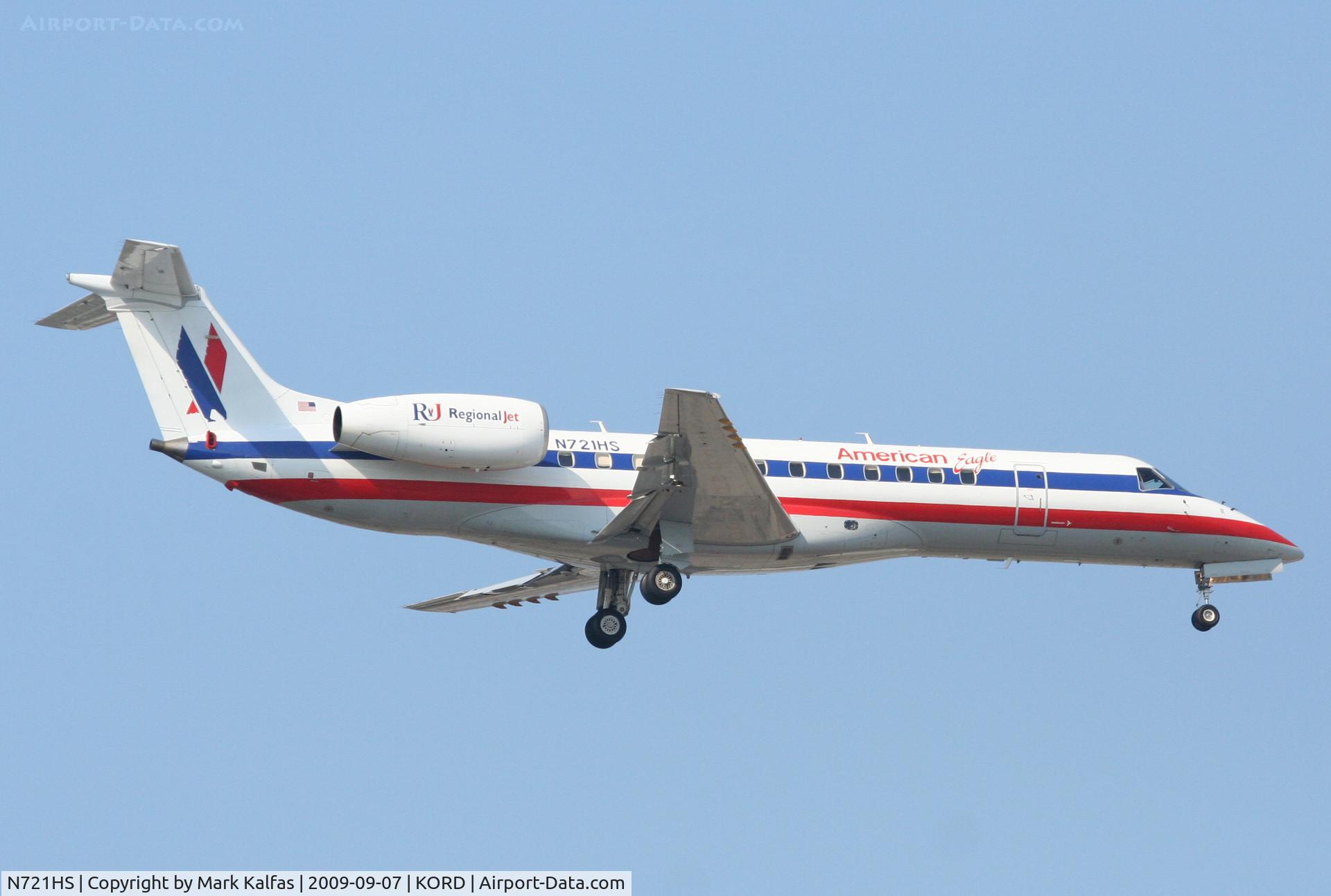 N721HS, 2000 Embraer ERJ-135LR (EMB-135LR) C/N 145283, American Eagle Embraer EMB-135LR, N721HS RWY 10 approach KORD