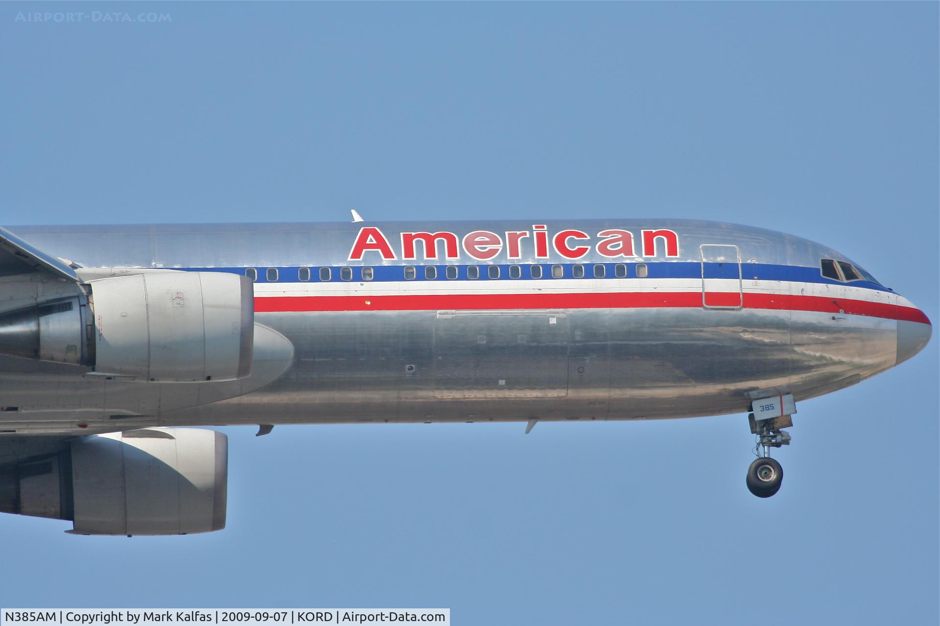 N385AM, 1994 Boeing 767-323 C/N 27059, American Airlines Boeing 767-323. N385AM RWY 10 approach KORD
