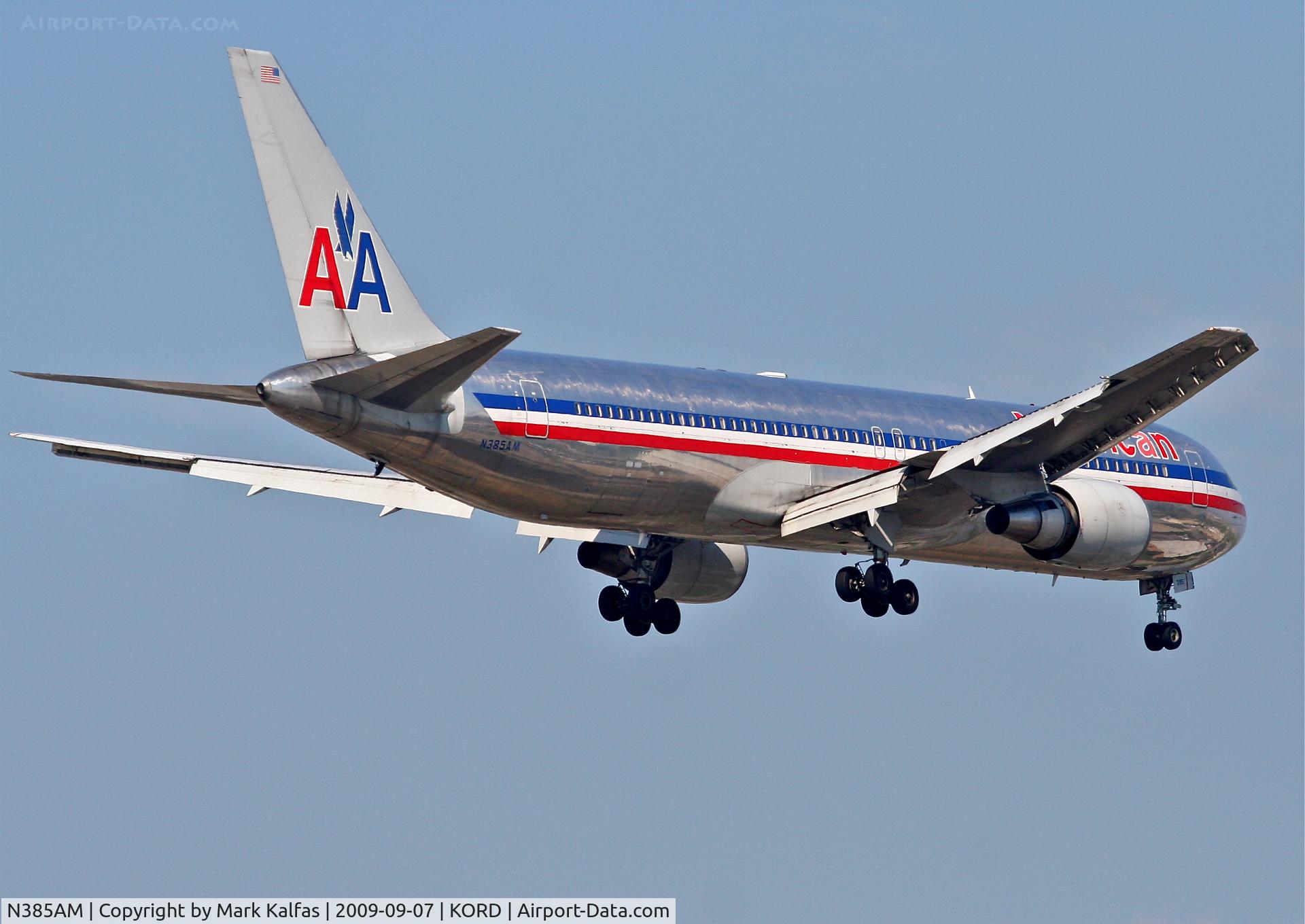 N385AM, 1994 Boeing 767-323 C/N 27059, American Airlines Boeing 767-323. N385AM RWY 10 approach KORD
