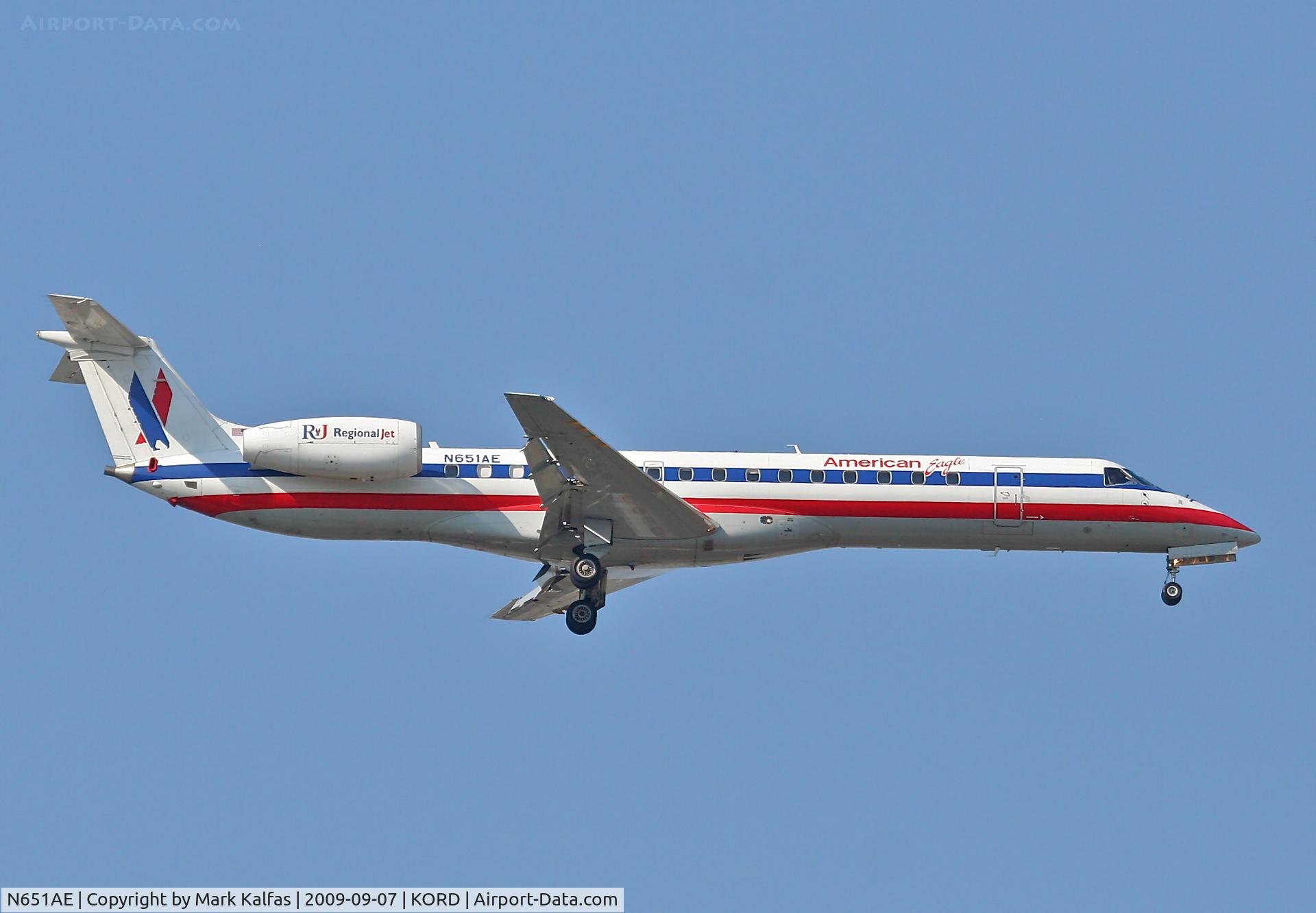 N651AE, 2001 Embraer ERJ-145LR (EMB-145LR) C/N 145422, American Eagle Embraer EMB-145LR, N651AE RWY 10 approach KORD