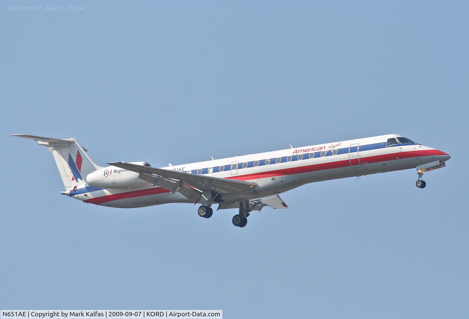 N651AE, 2001 Embraer ERJ-145LR (EMB-145LR) C/N 145422, American Eagle Embraer EMB-145LR, N651AE RWY 10 approach KORD