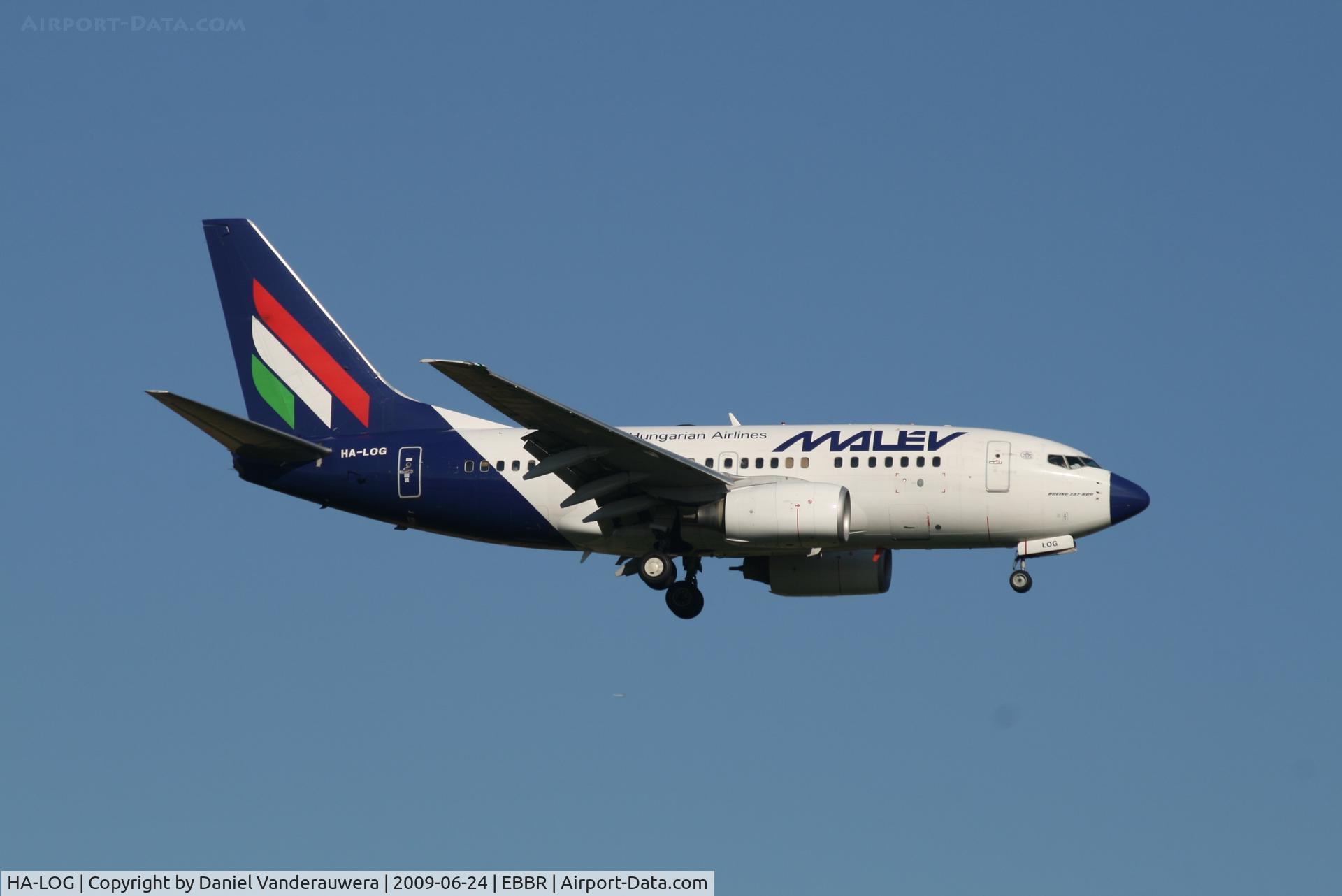 HA-LOG, 2004 Boeing 737-6Q8 C/N 28261, arrival of flight MA600 to rwy 02