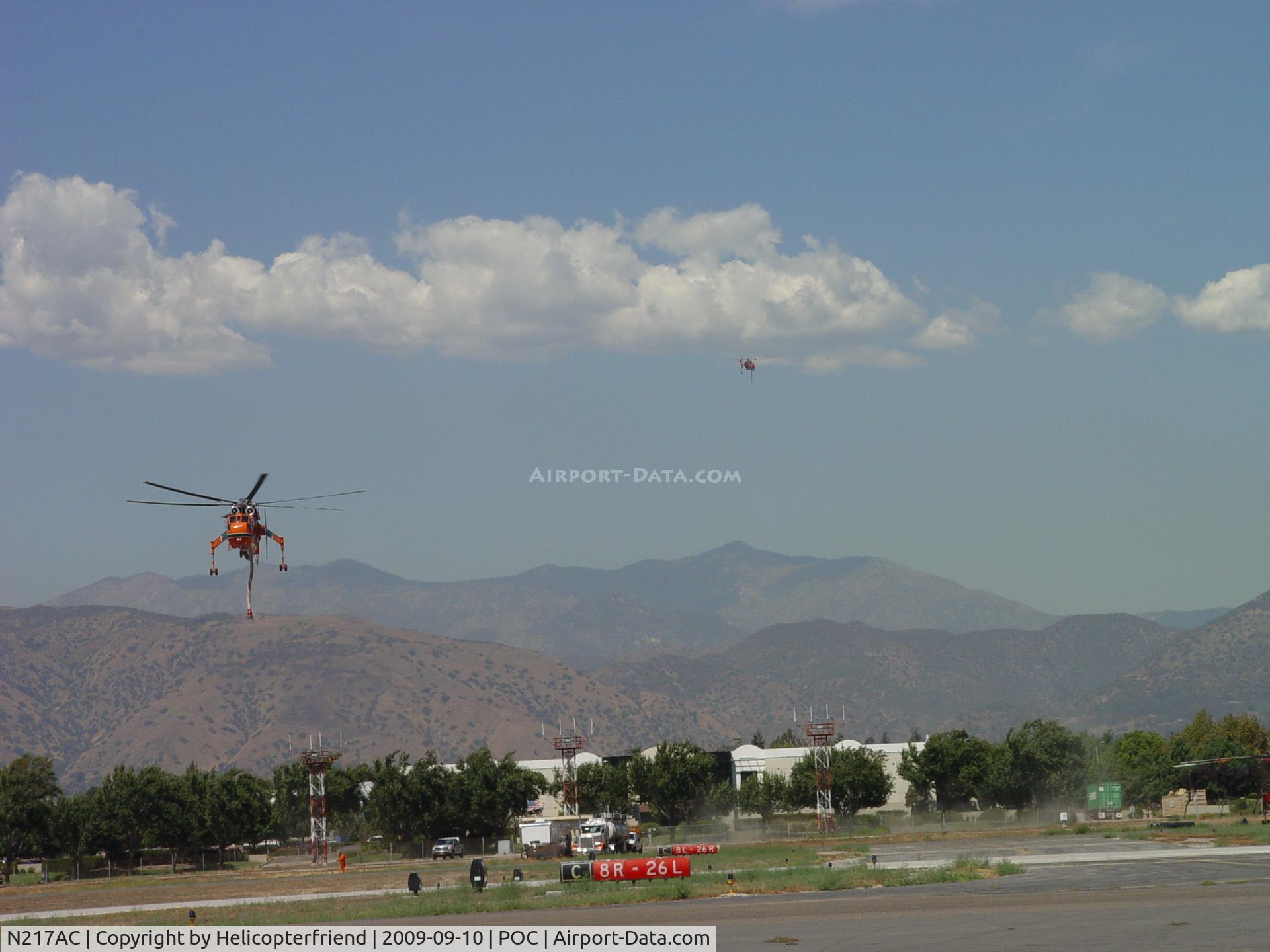 N217AC, 1968 Sikorsky CH-54A Tarhe C/N 64064, Erickson Air Crane almost down and Siller Bros still inbound