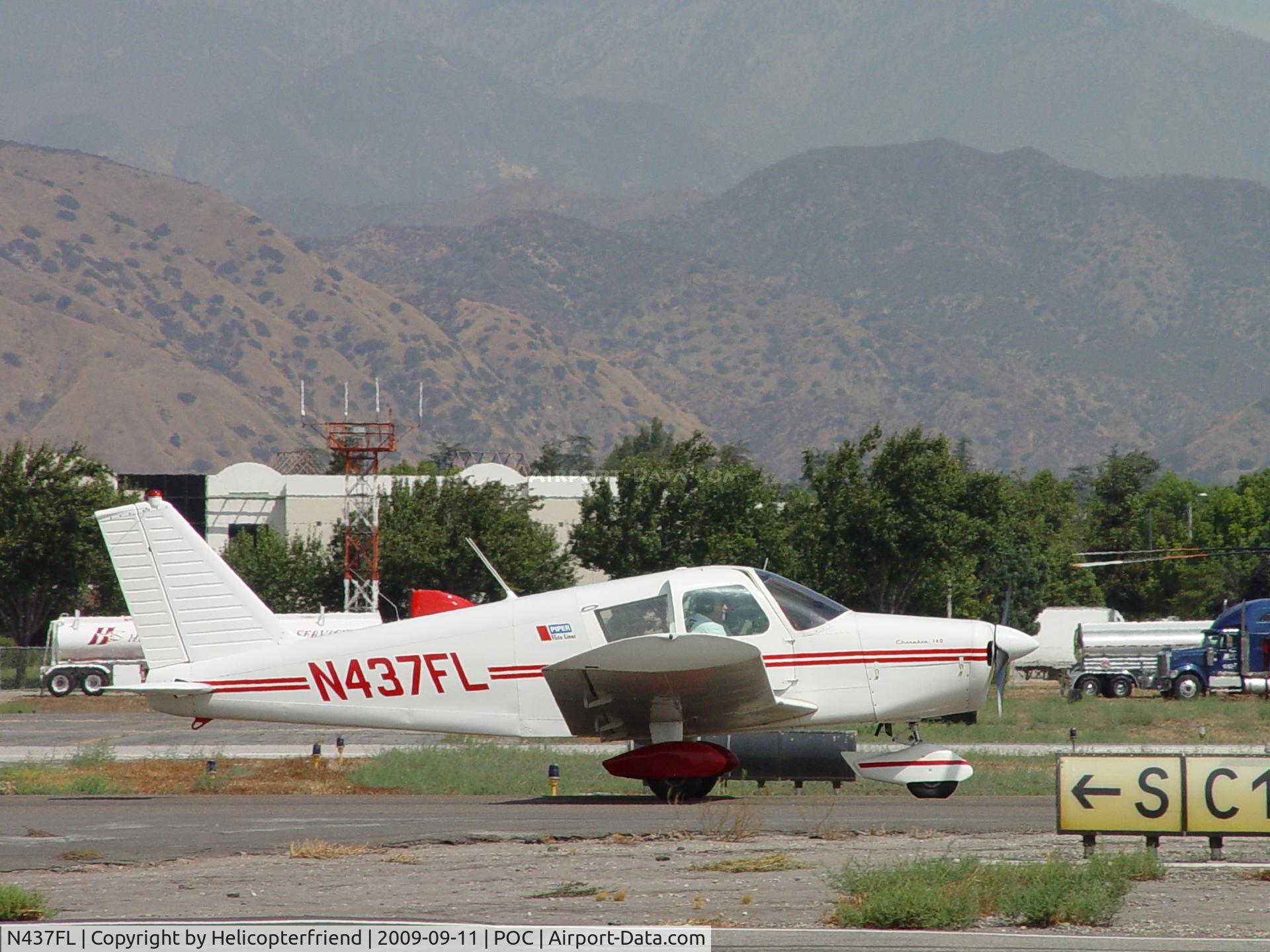 N437FL, 1971 Piper PA-28-140 C/N 28-7125224, Taxiing to 26L for take off at Brackett