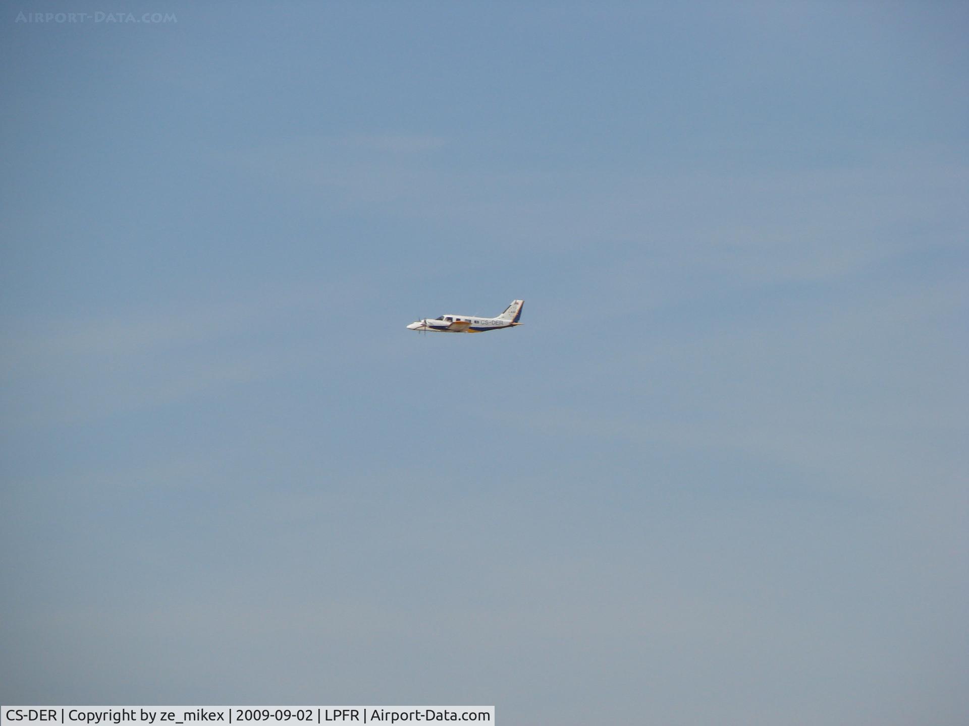 CS-DER, 2001 Piper PA-34-220T C/N 3449236, Piper seneca doing a ILS aprox to FARO